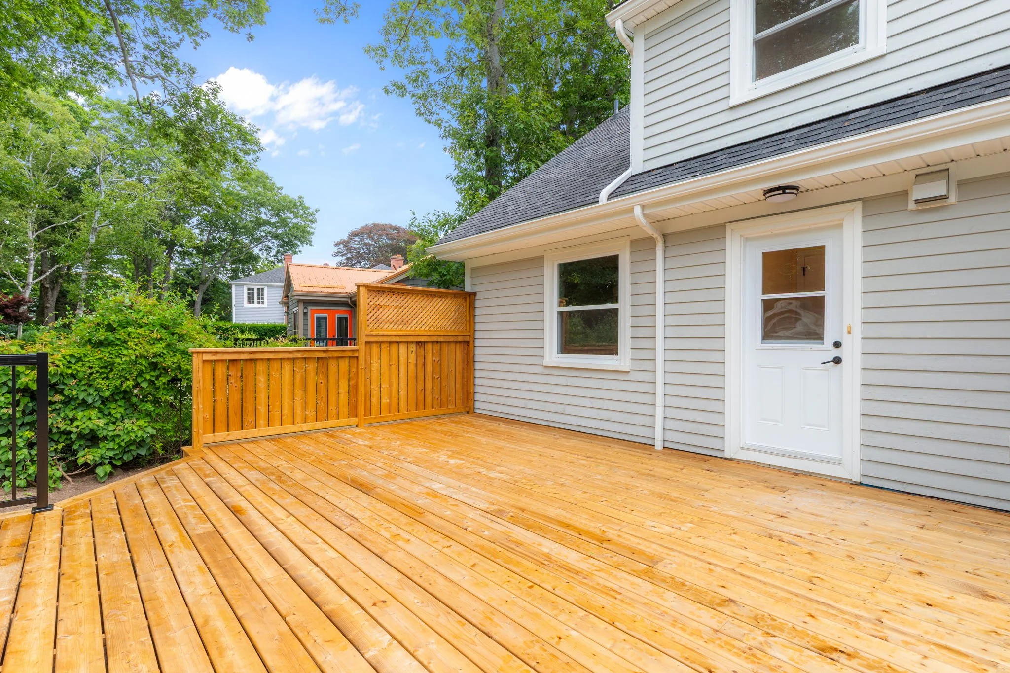 38-web-or-mls-6165-inglis-st.jpg