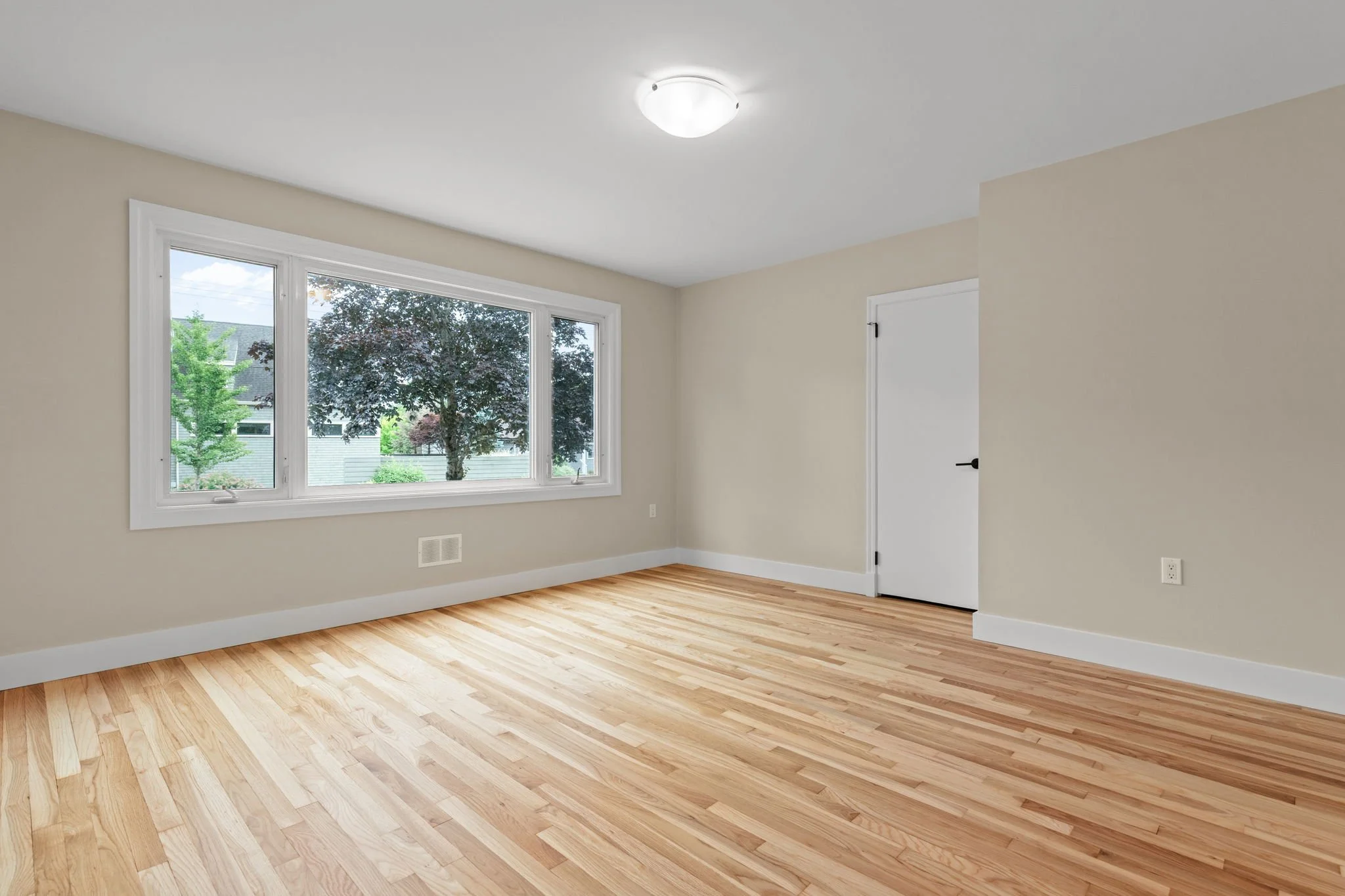 19-web-or-mls-6165-inglis-st.jpg