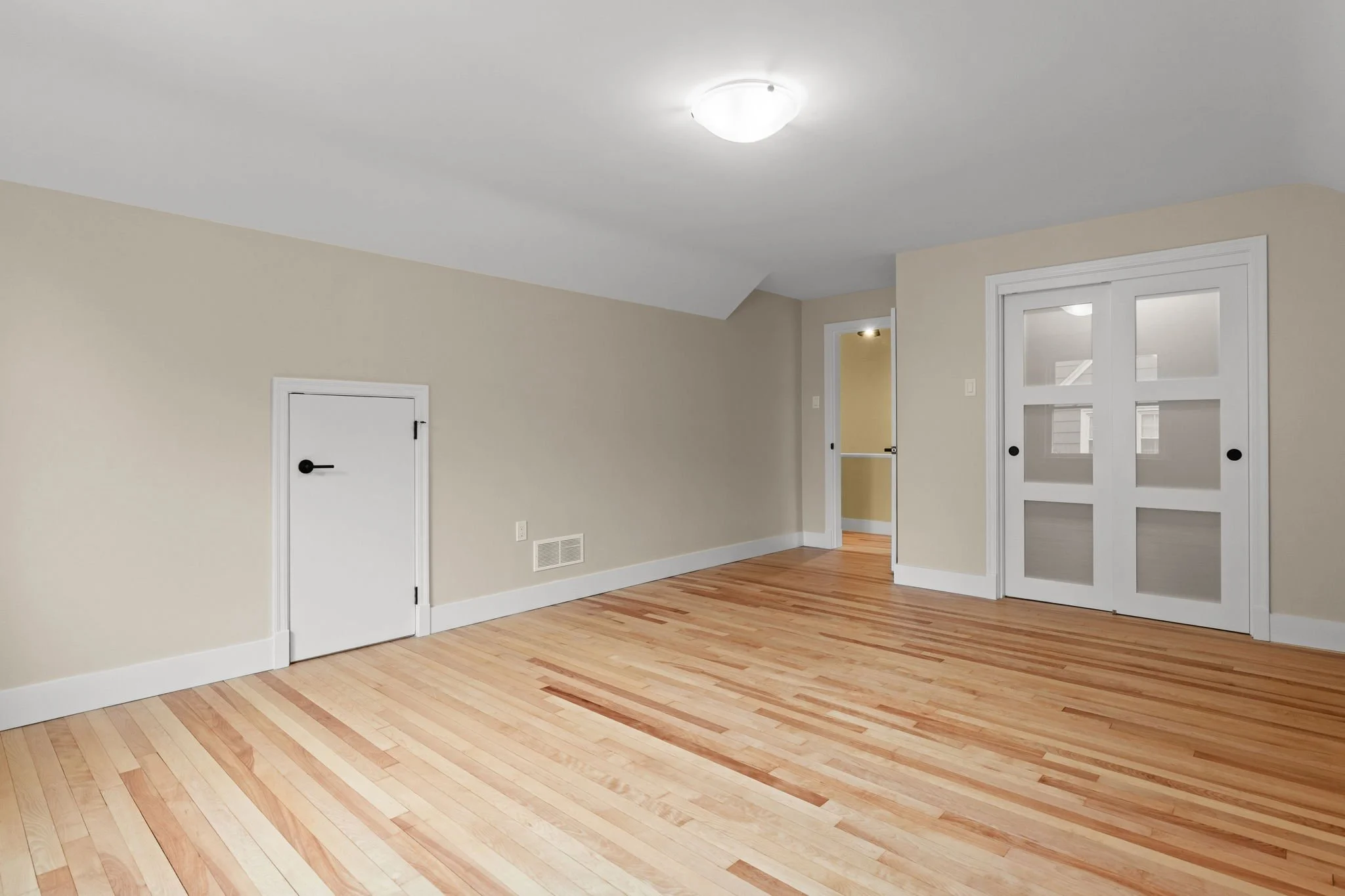 27-web-or-mls-6165-inglis-st.jpg