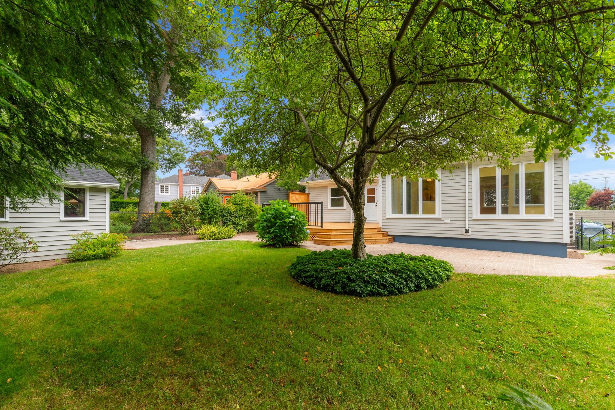 41-web-or-mls-6165-inglis-st.jpg
