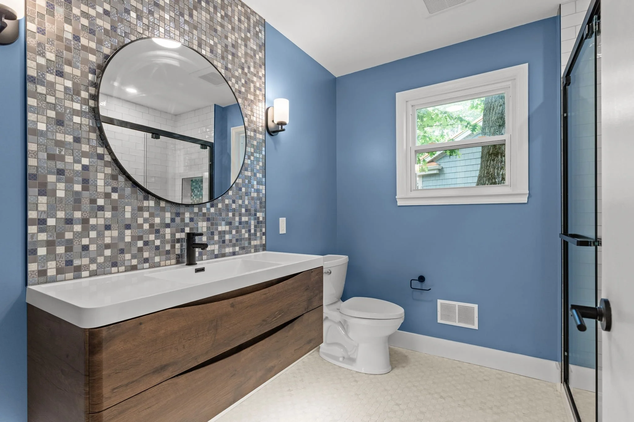 22-web-or-mls-6165-inglis-st.jpg
