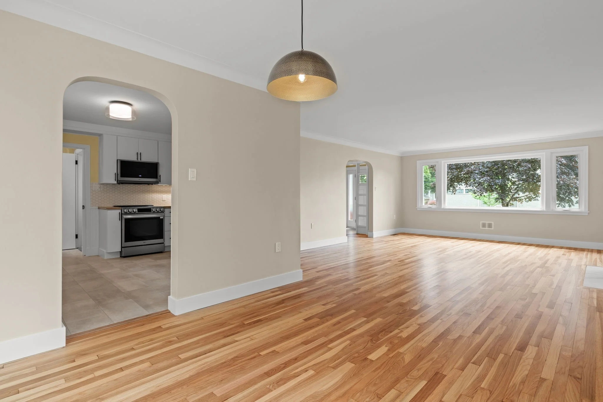 10-web-or-mls-6165-inglis-st.jpg