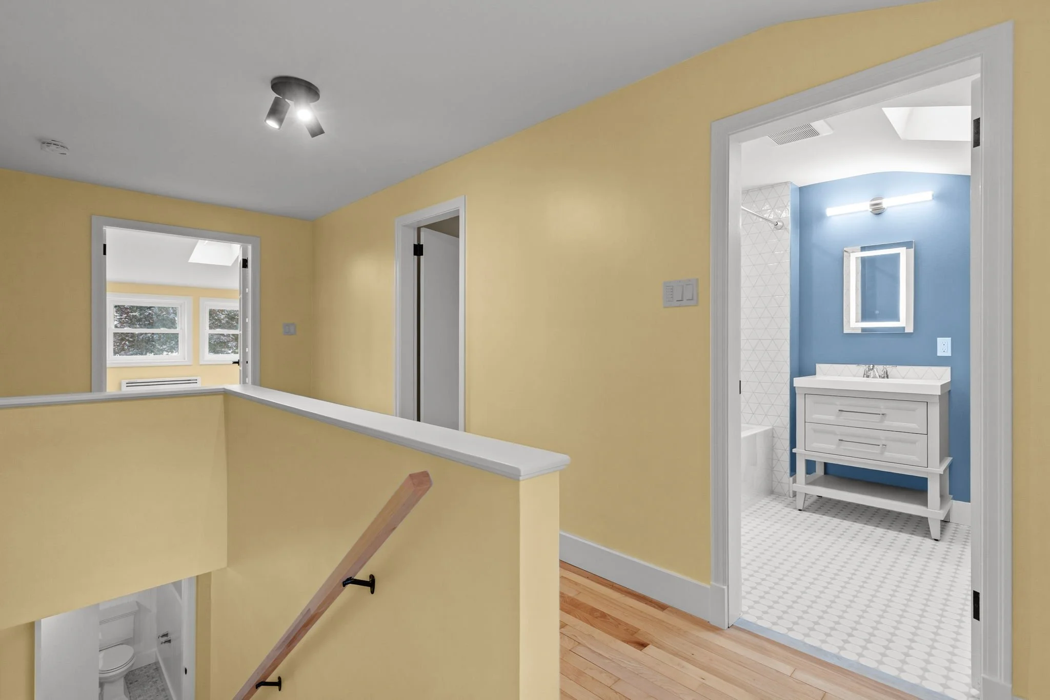 24-web-or-mls-6165-inglis-st.jpg