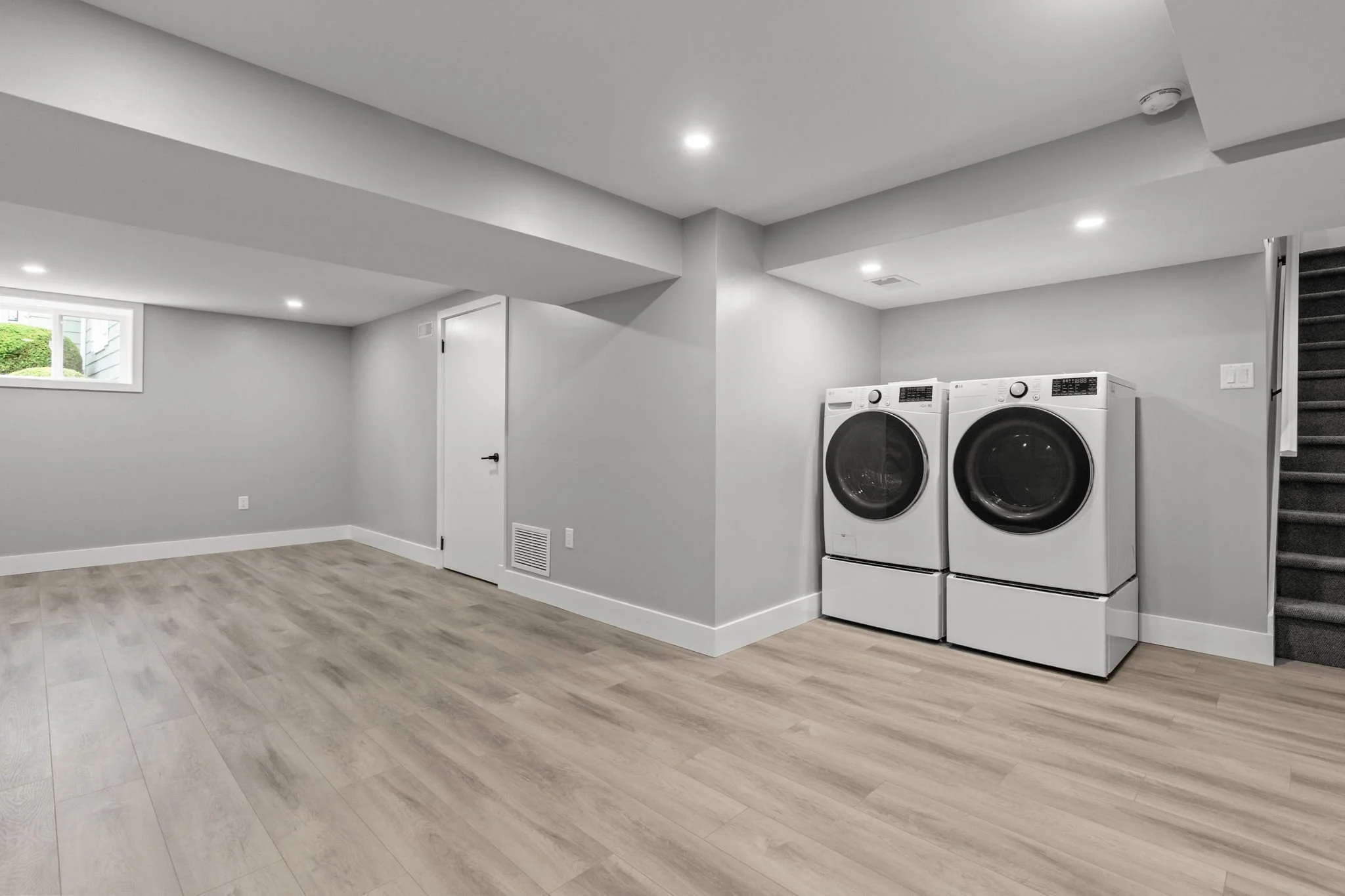 35-web-or-mls-6165-inglis-st.jpg