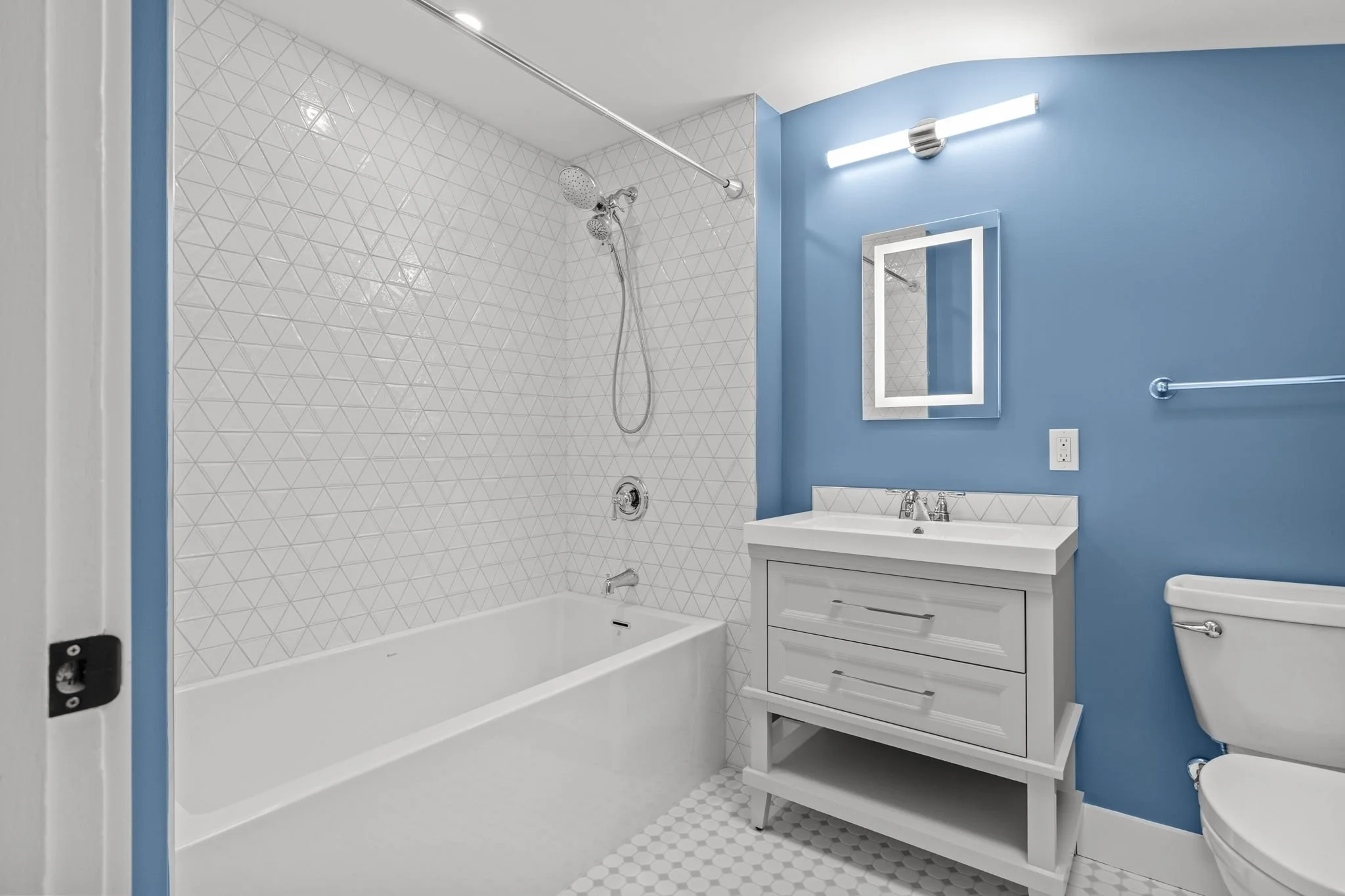 34-web-or-mls-6165-inglis-st.jpg