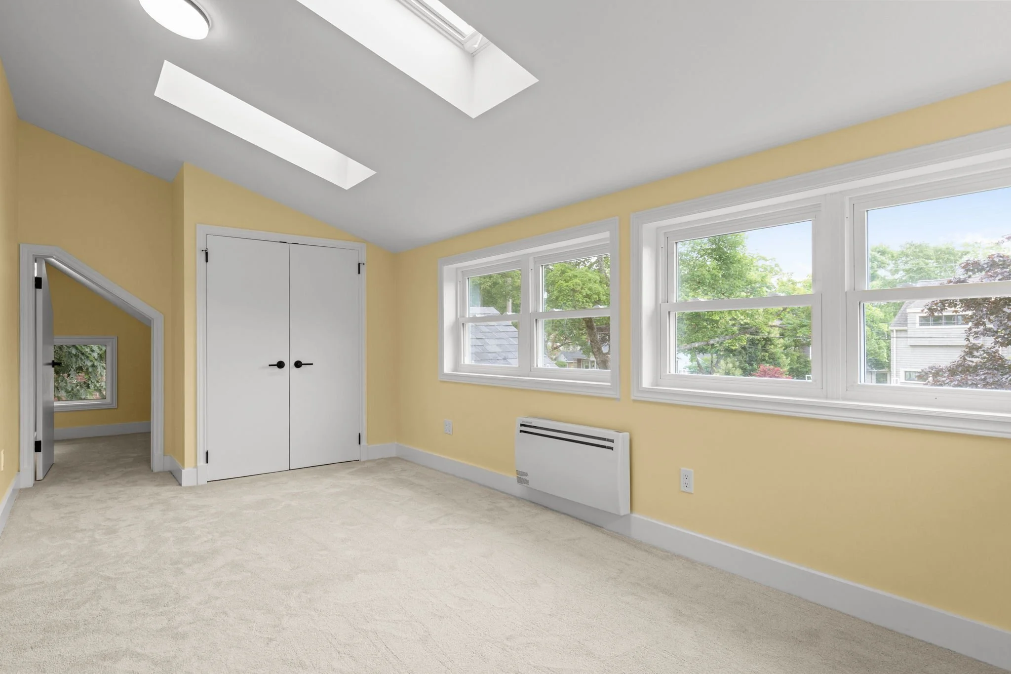 29-web-or-mls-6165-inglis-st.jpg