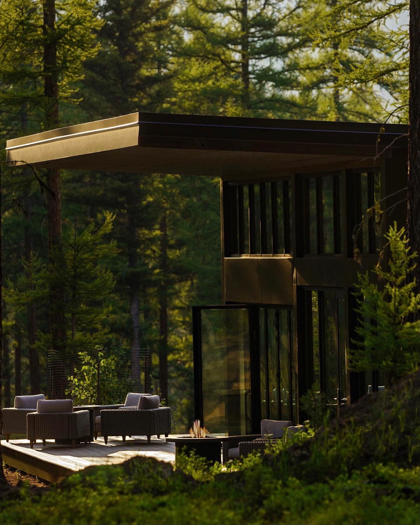 Nature 🌲 but make it luxury ✨

This is one of my favorite bookings all year &amp; I literally cannot wait for my clients to check in to Montana&rsquo;s newest hideaway &amp; experience this incredible property later this month!

@thegreenomontana is