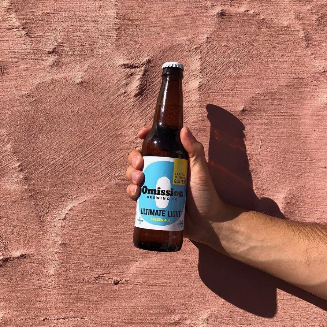 🚫Gluten + 99 Cals 💪

Introducing to Canada, Omission Light &bull; A smooth, easy drinking and full flavoured Golden Ale. The citrusy hops and clean finish will leave you wanting more without filling you up 🍻. By brewing using traditional methods a