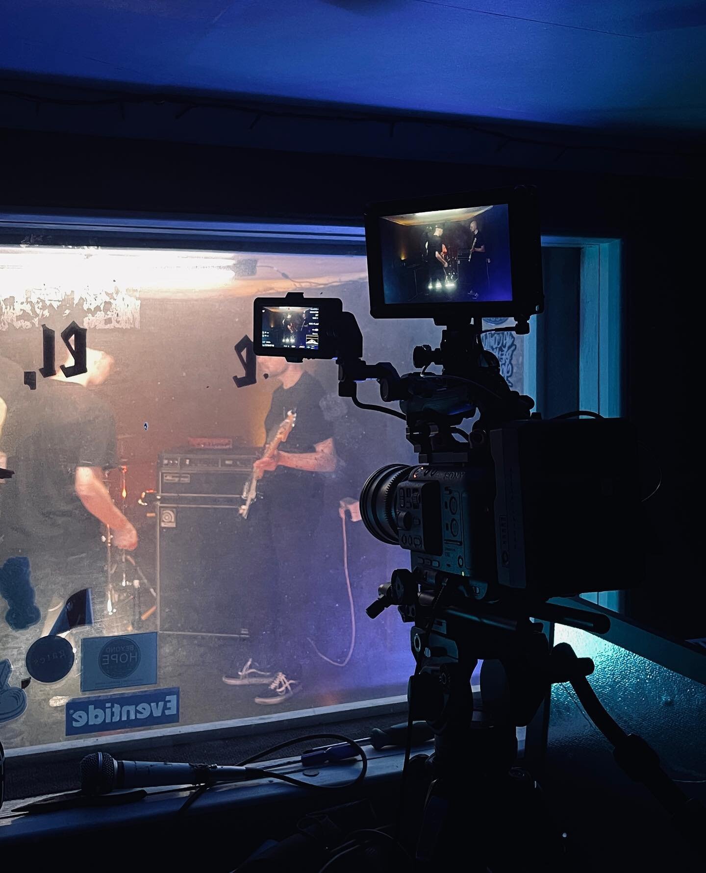 From last week shooting some musical action for @brookehorsehc 
Not gonna lie it was an off the cuff video project last minute but in all fairness the edit is looking super nice and hopefully one to show you all super soon!
.
.
.
#filmmaking #camerag