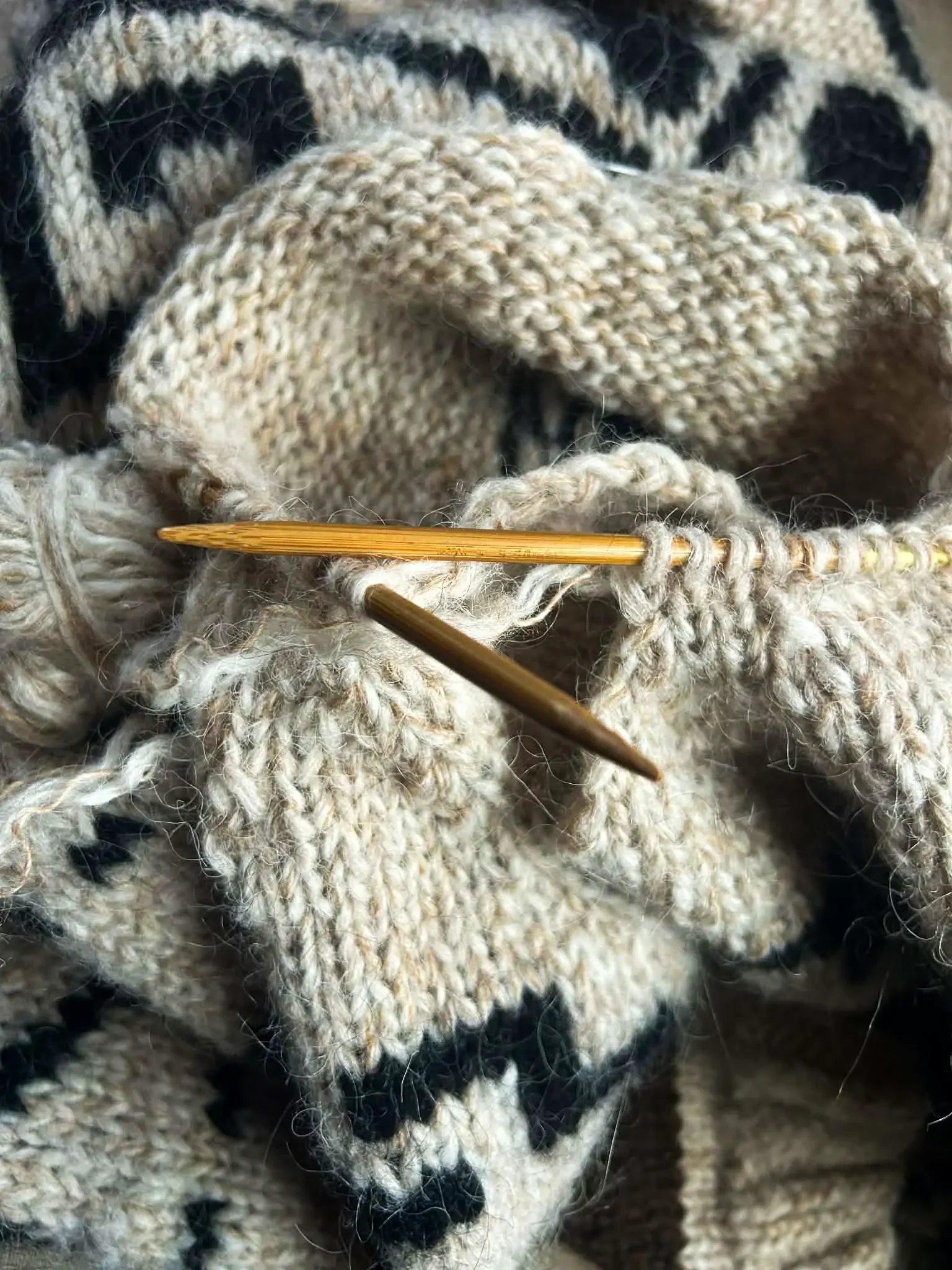 Creative workshop weekend in Iceland featuring knitting and artistic creation at Syðri-Þverá