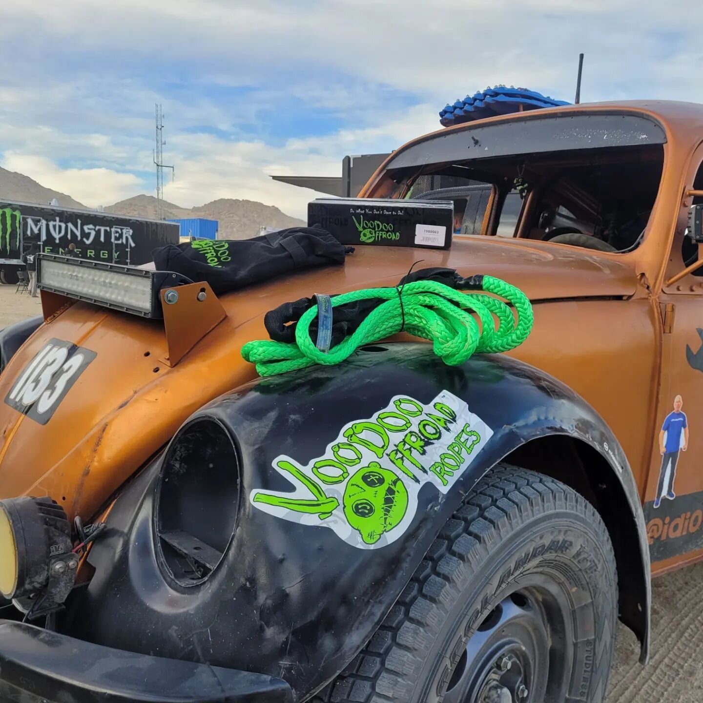 What a great pre race day!! Made some new friends at @voodoo_offroad . They helped my drag my car out of Baja for 25 miles, and now we are set to do so again! But hopefully won't have to.
▪︎I had a chance to walk the infield section of the track toni