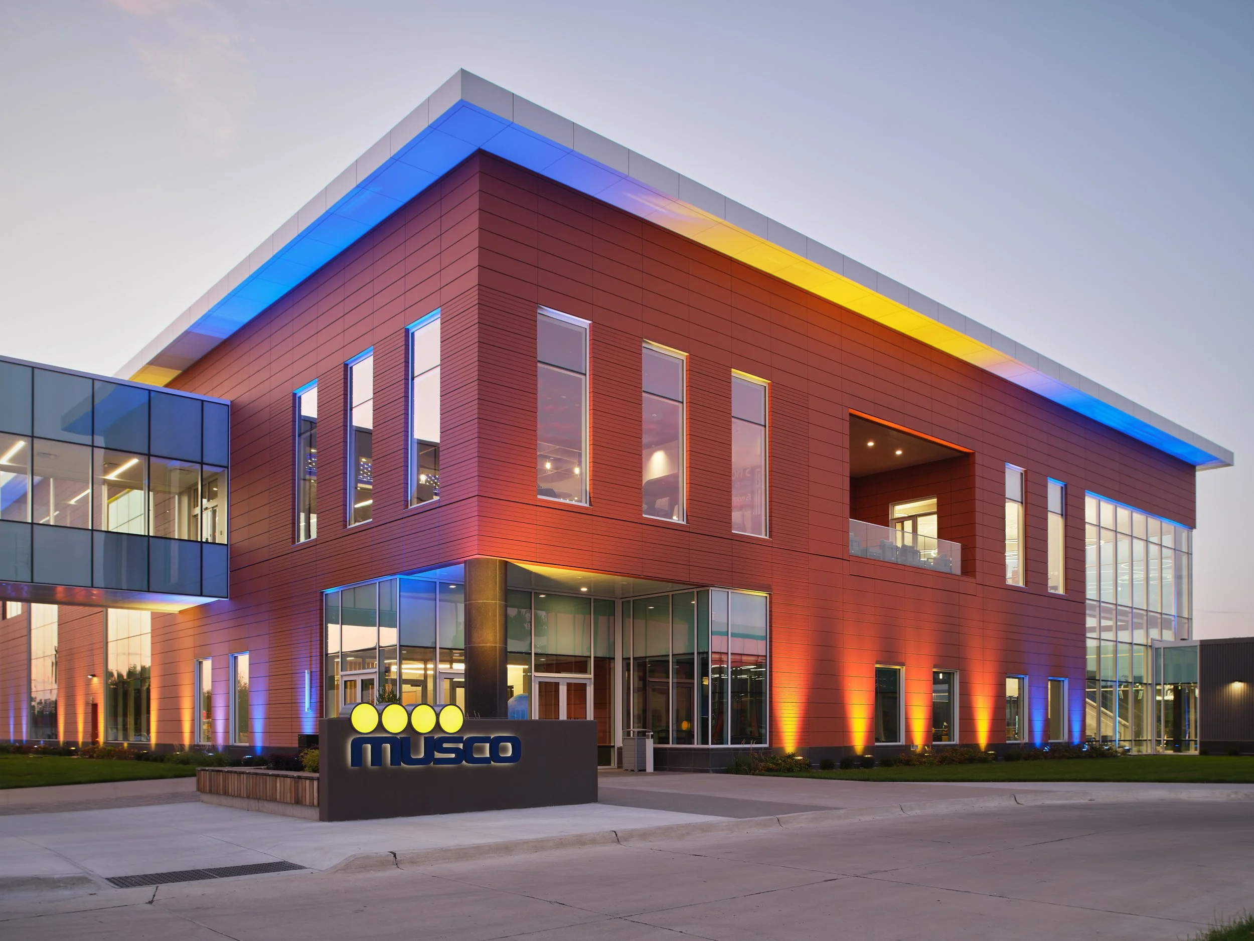 Musco Sports Lighting | Neumann Brothers / SVPA Architects - Oskaloosa, IA