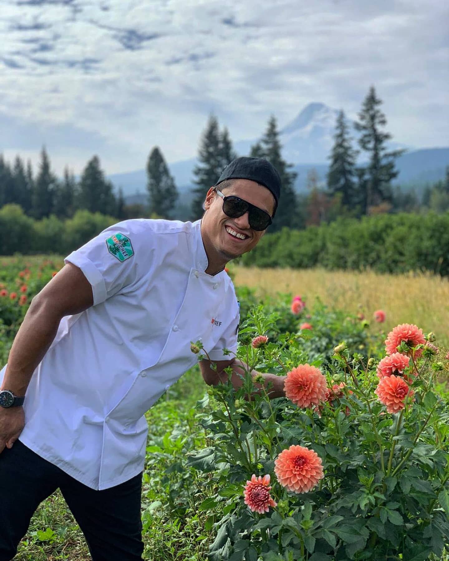 What a great episode to celebrate #earthday and #earth today. Oregon you are stunning and truly a gift to us all from mother earth. This challenge we all get thrown into a fun loop. Tune in tonight @bravotopchef @bravotv 8/7ct to see what me and the 