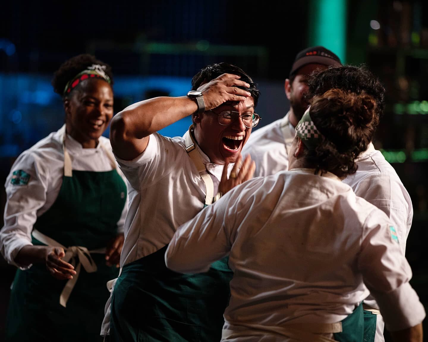 This picture speaks lots of words. It felt so awesome to be the winning dish and bring it home for the team, go green team! This challenge was such a thrill and crazy ending. Thank you @bmwusa @bravotopchef @bravotv. Such a good episode. 10k 🐔 Nugge