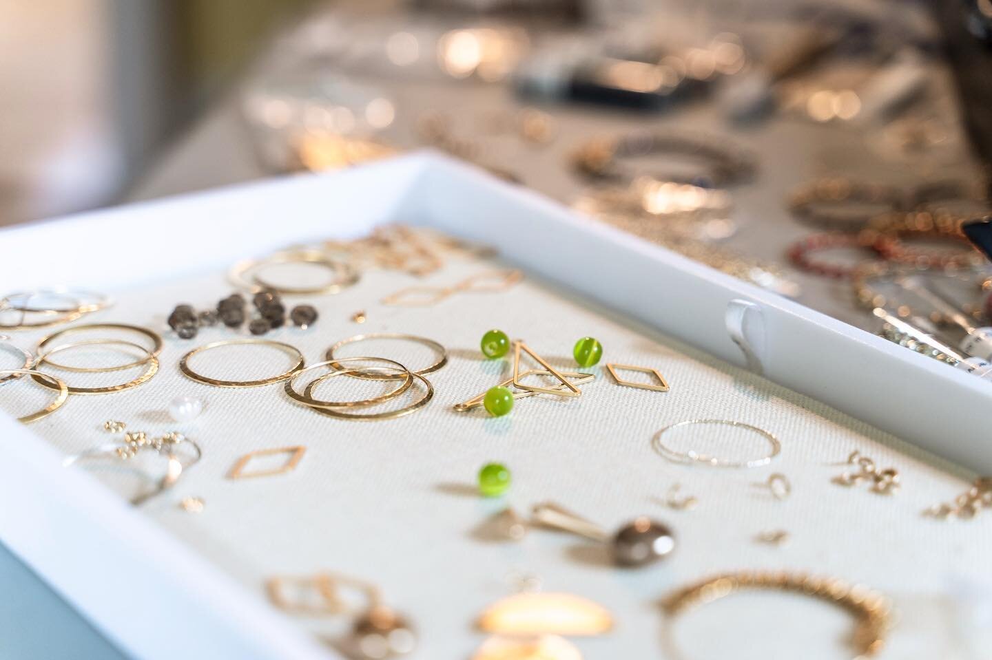 My fav @illuminatedme jewelry in the making ✨
.
.
.
#mainephotographer #mainesmallbusiness #mainesmallbusinessowner #smallbusiness #smallbusinessphotographer #smallbusinessphotography #madeinmaine #mainemakers #maineartisans #sonyproductphotography #