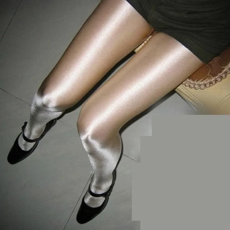 #pantyhoseaddict _ Nylon Tease❤️.jpeg