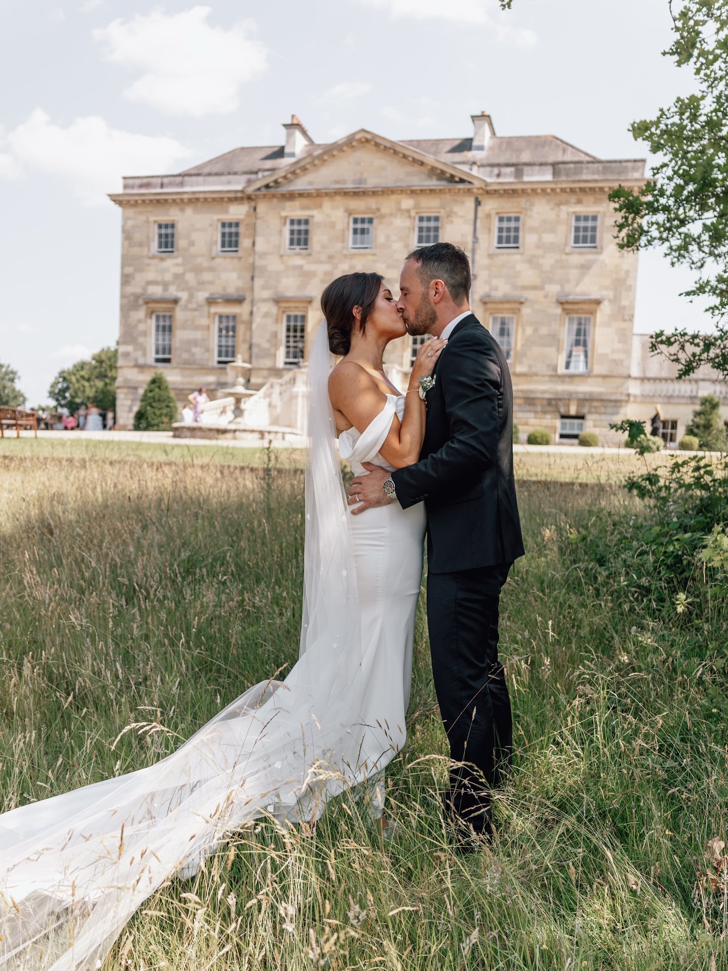Serena &amp; Joe 

An absolutely scorching day @botleysmansion yesterday for this gorgeous couple.

The most beautiful vows which had me crying behind my camera, 30 degree heat and enough confetti to fill the skies after the confetti moment made for 