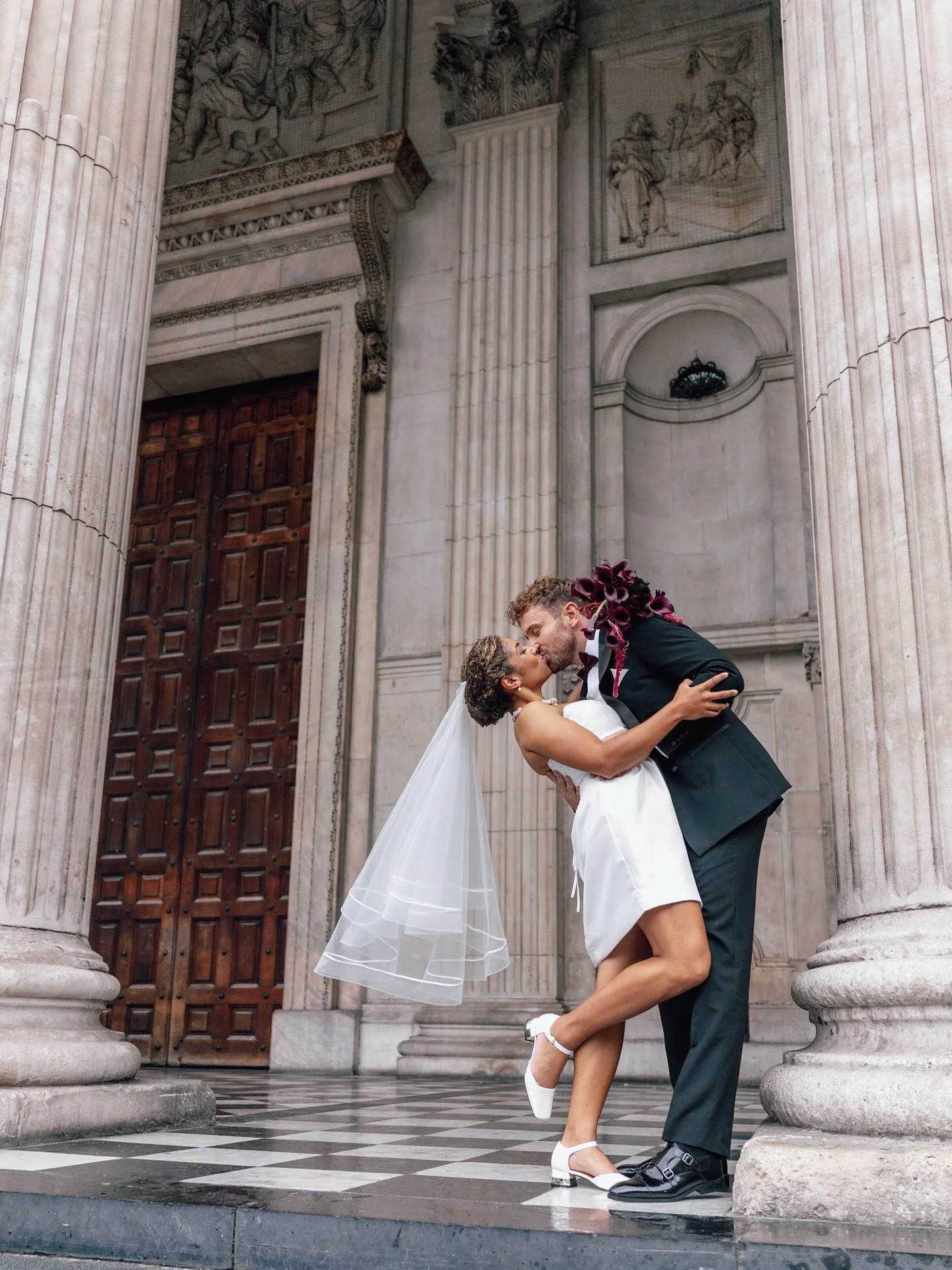 Running around London taking photos is one of my favourite things to do 🤍

Photographer @sophotographyuk.weddings
Caterer @dinner_ladies
Venue @societyofapothecaries
Florist @bloomeast
Crockery &amp; furniture @optionsgreathire
Content Creator @fore