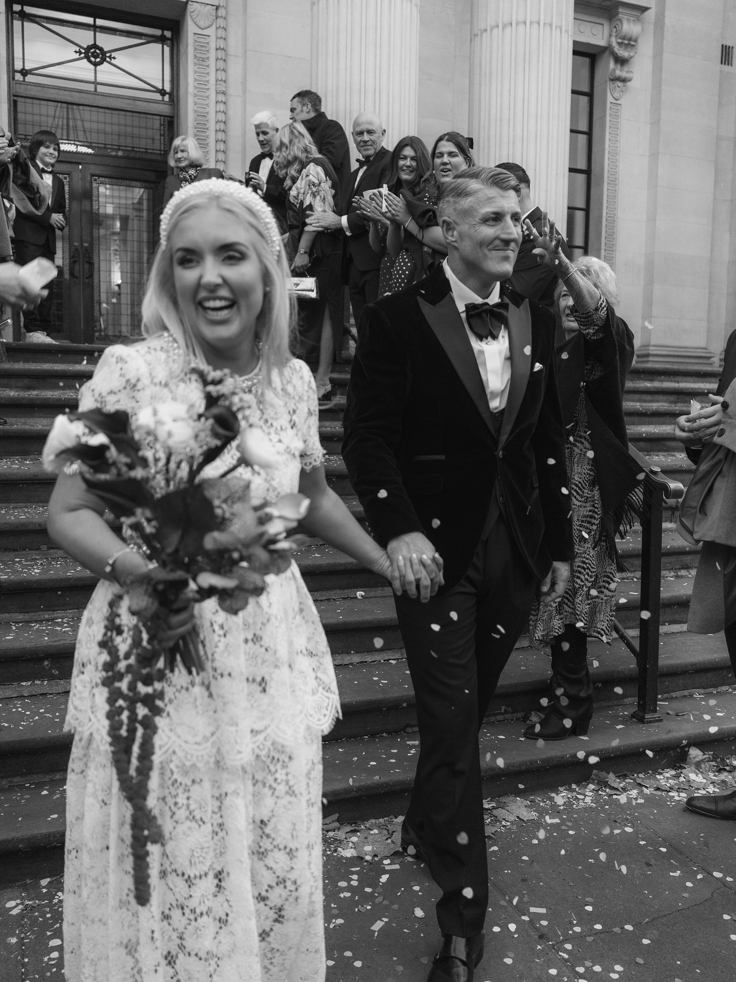 Beth &amp; Dan 

Beth styled her day to perfection, her dress, the bridesmaids dresses and flowers were just perfect perfect perfect 👌🏼 

Thank you so much for having me to photograph your special day 🤍

Venues @adaytorememberlondon @greyhoundmary