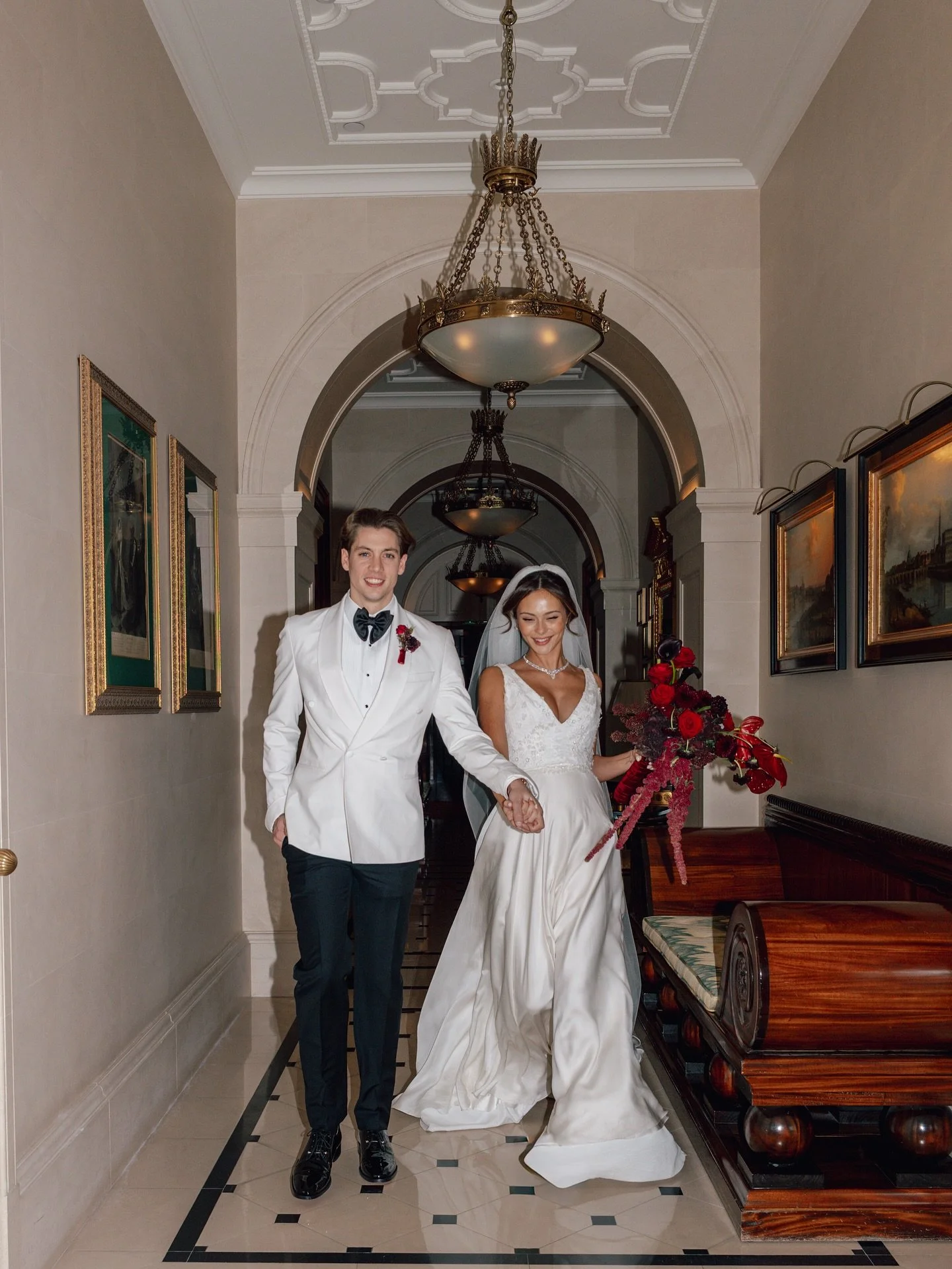 A few favourites from Alice &amp; Sam&rsquo;s day 🤍

Venues @marrymeinchelsea @the_lanesborough 
Flowers @artflowerdesignuk 
Hair @katiemcgoldrickhair 
Dress @carolinecastigliano 
Jewellery @hirshlondon 
Suit @endrickclothing 

@samvanderpump @alice