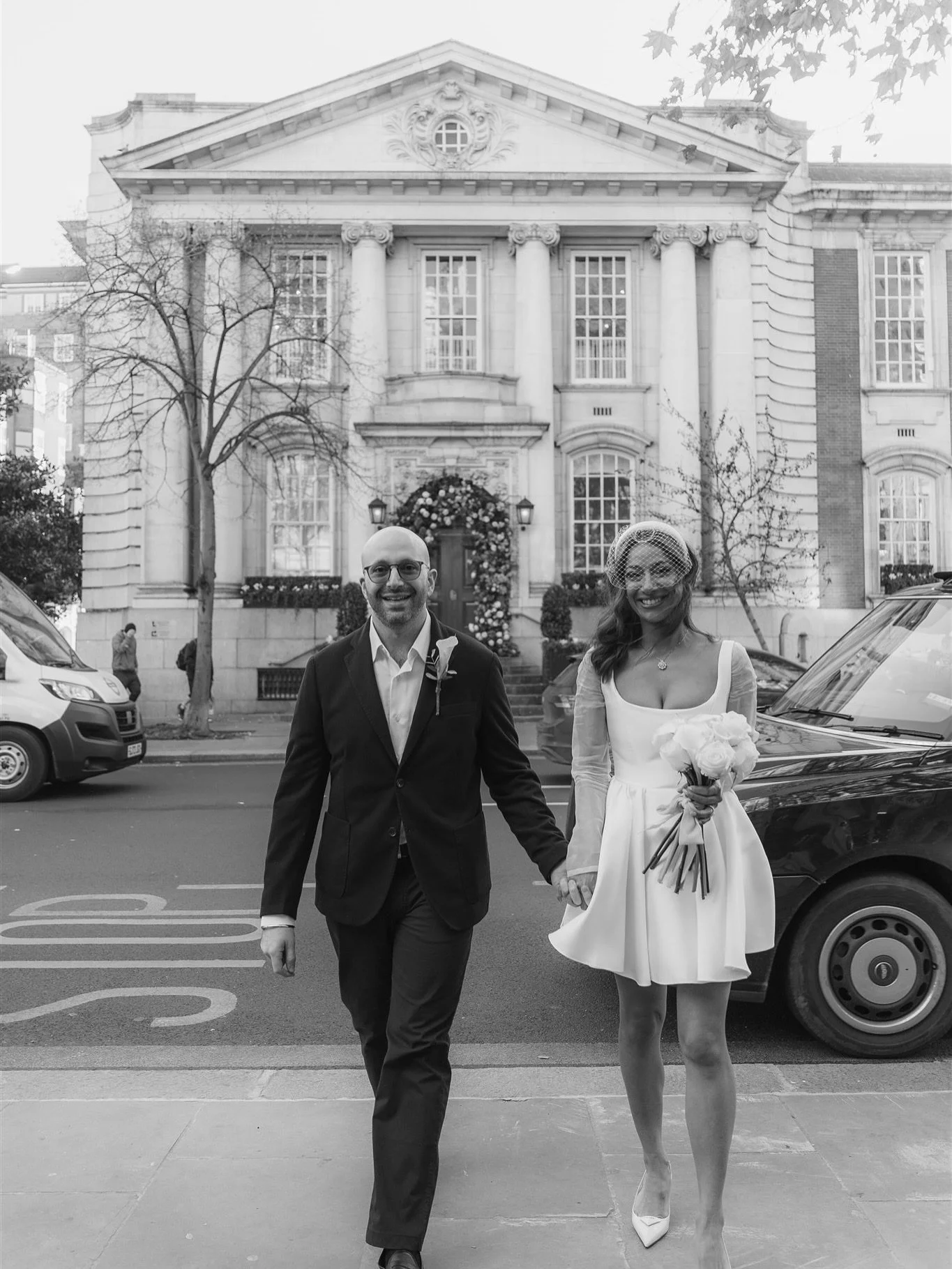 London weddings in black &amp; white hit different ✨

Obsessed with these shots from Sahiba &amp; Medan&rsquo;s London wedding 🤍

Is there anything more iconic than Chelsea Town Hall &amp; Claridges? 🫶🏻

Chelsea London wedding 
London wedding phot