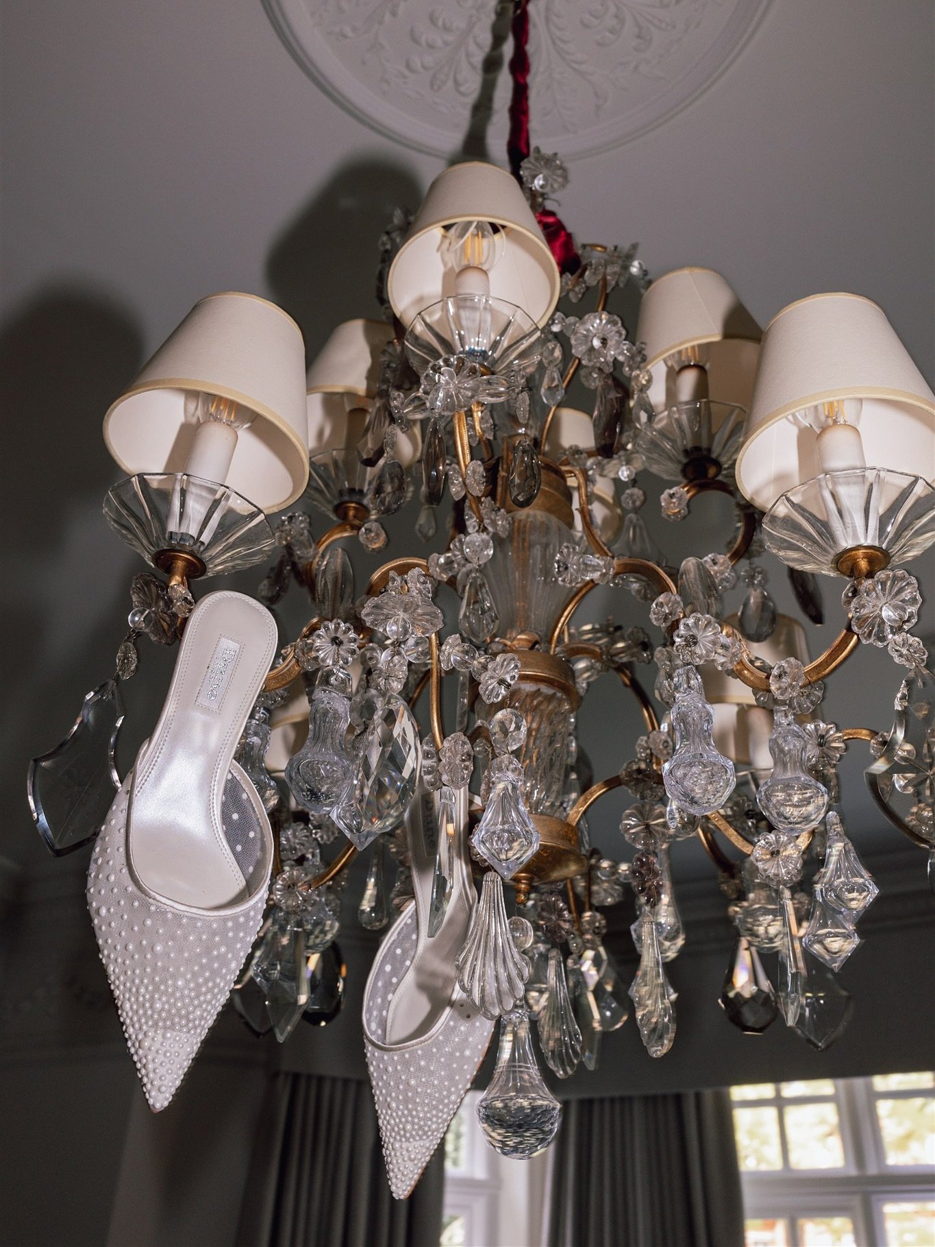 Molly&rsquo;s morning 🤍

One thing I always recommend is to take it slow and enjoy all the moments of getting ready, don&rsquo;t try to cram it all into a tight schedule, allow the morning to flow nicely and soak up all the feels ✨🫶🏻

Dress: @thew