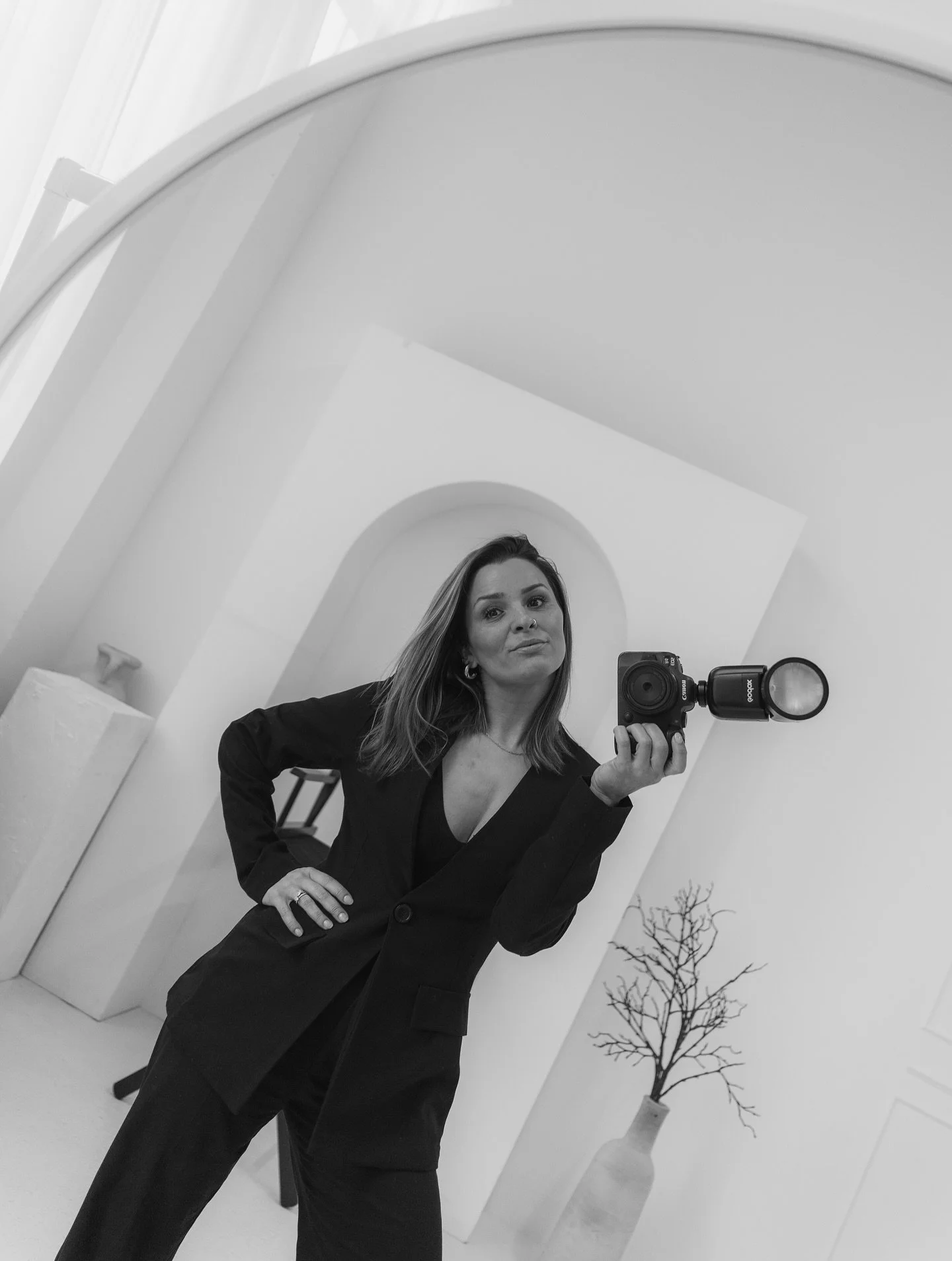 Hi its me&hellip;..Sophie! 

A mum of two, wife, music loving, Love obsessed, coffee addicted creative 🤍

I love LOVE! I&rsquo;m obsessed with watching people fall in love, and this is why I watch all the reality tv dating shows &amp; romcoms! 

I l