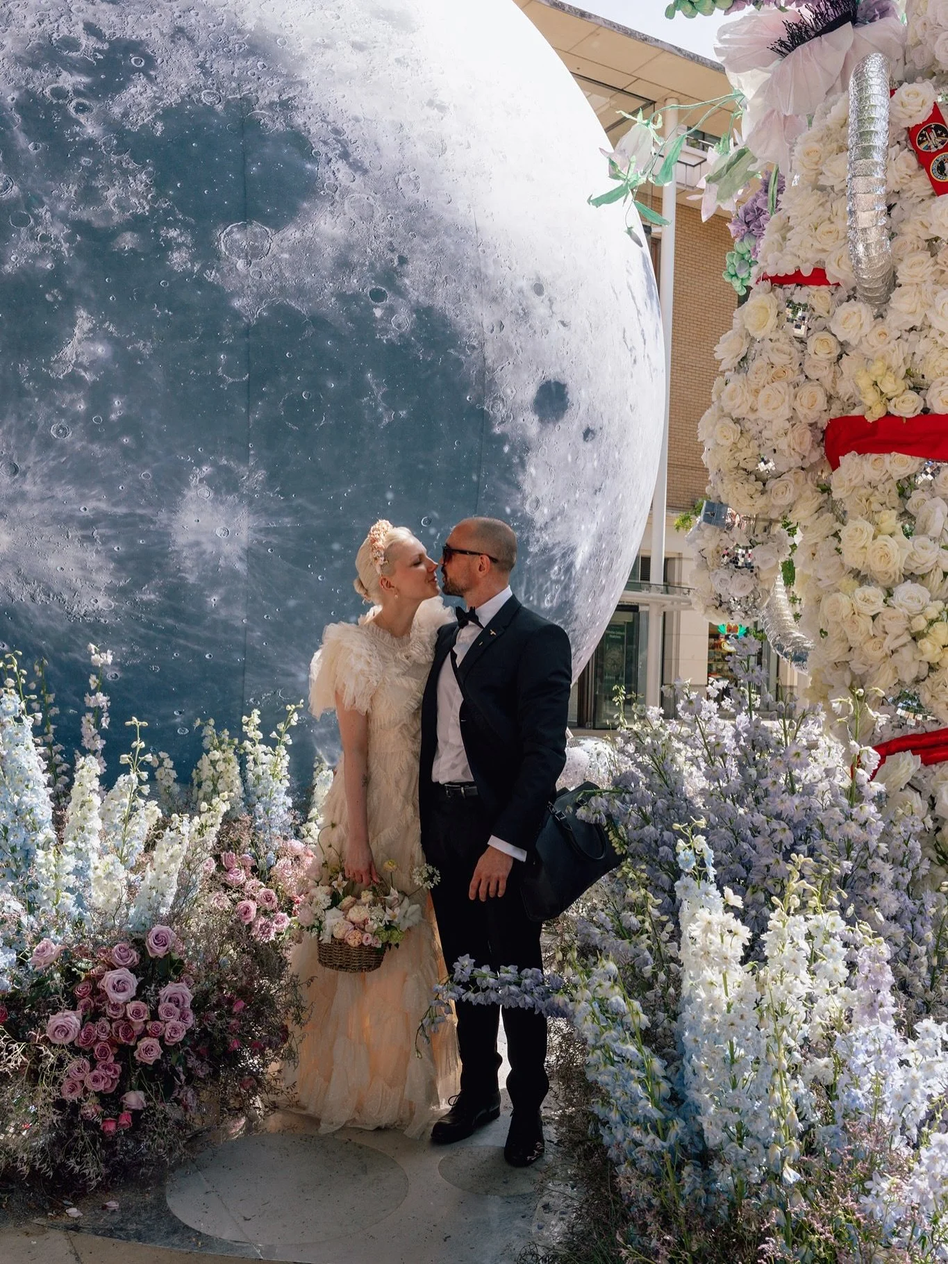 Melanie &amp; Alexander

This super cool couple eloped from Germany to Chelsea to get married during Chelsea flower show week! 

We had so much fun running around London in the sunshine after their ceremony at Chelsea old town hall.

Thank you so muc