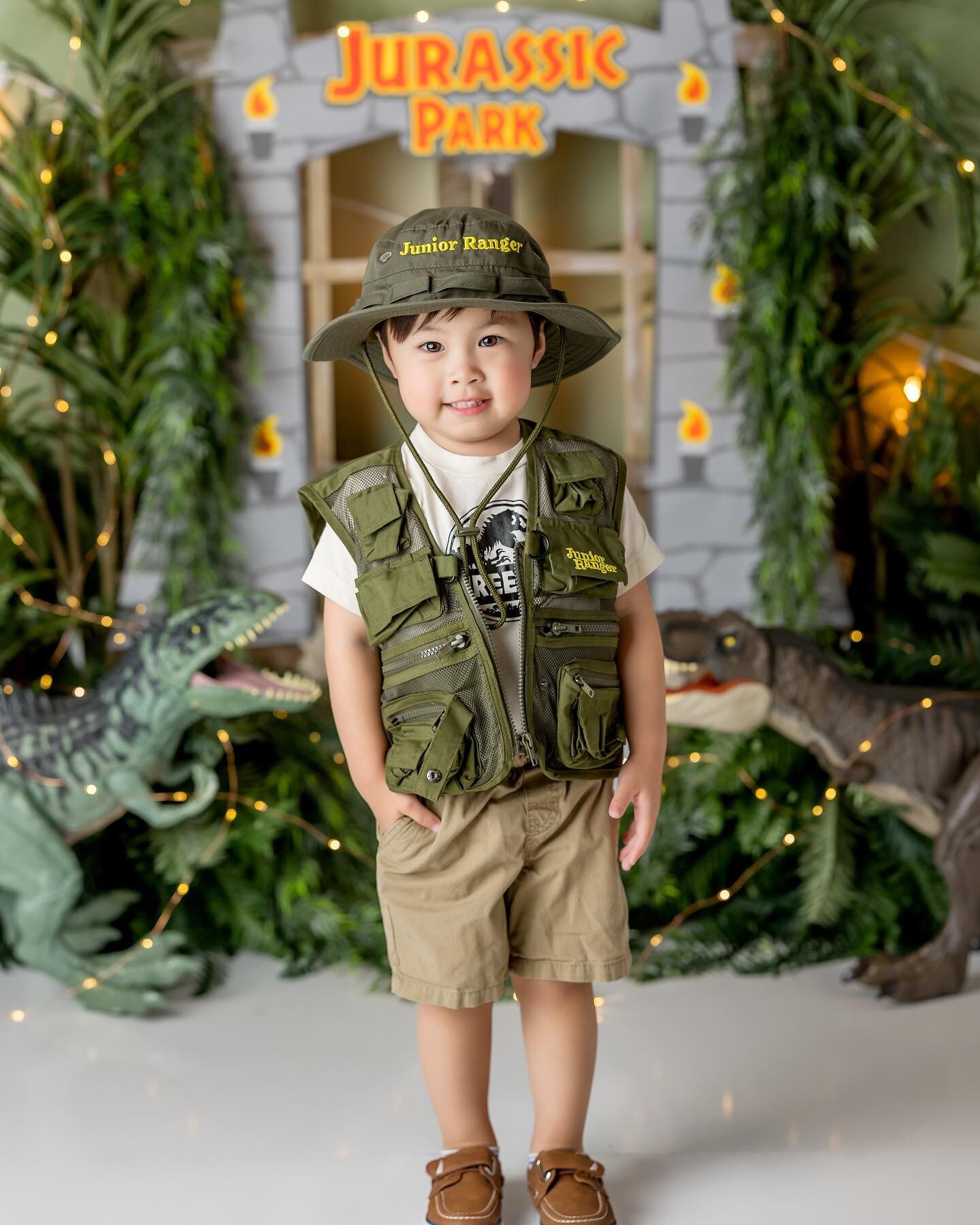 The cutest little park ranger turned 3!!! 🦖 🍃 

Book your child&rsquo;s milestone session! You can capture this cute moment for any age! I provide the decor and props! 
.
.
.
.
#naziamorani #naziamoraniphotography #dfwphotographer 
#dallasfamilypho