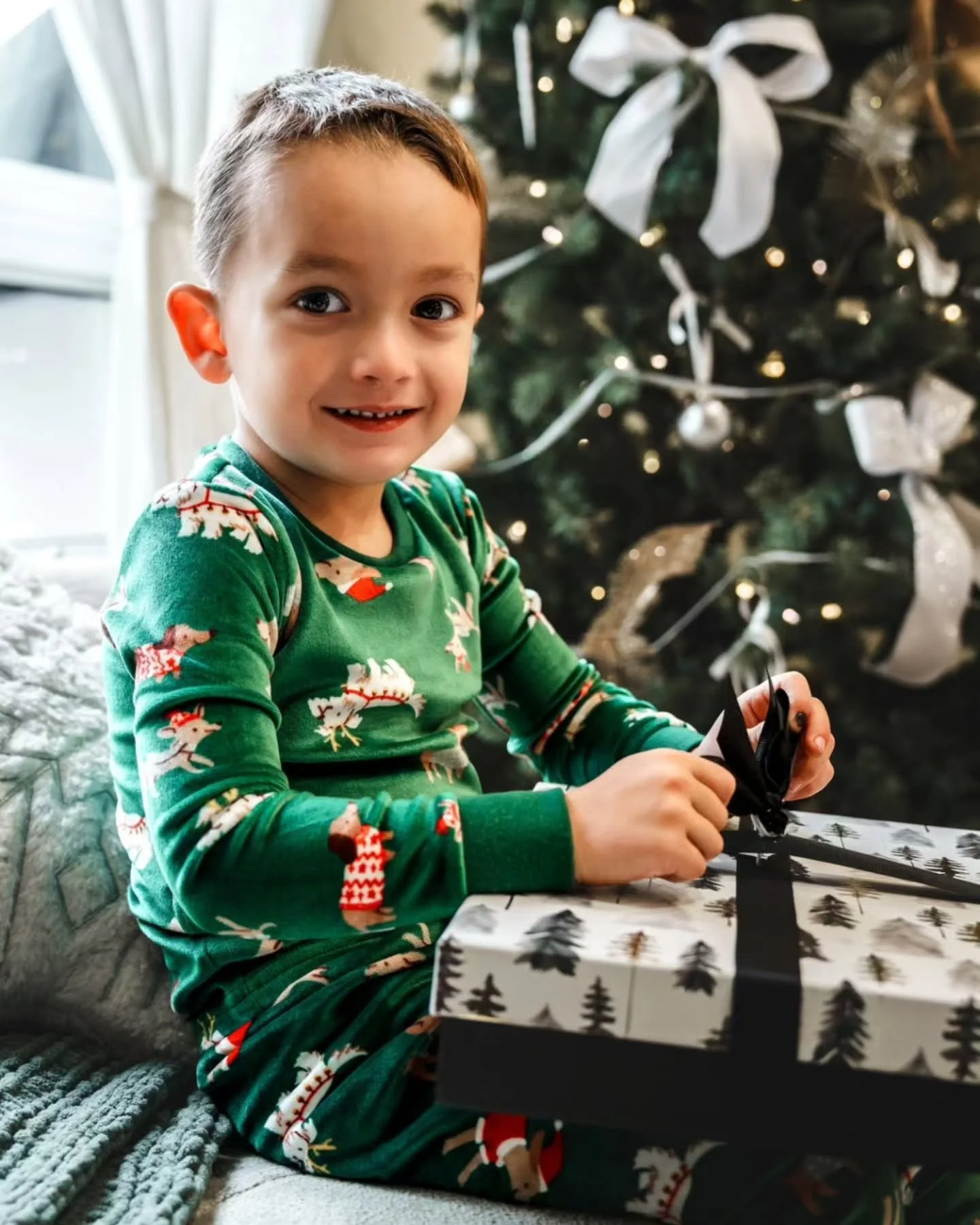✨New Christmas set-up is here! 🎄

All ready (and fully tested by my active little boy 😄) for our Christmas Vibes Mini Sessions in Shawnessy!

This year&rsquo;s styling is all about warmth, coziness, and those genuine smiles that come while making o