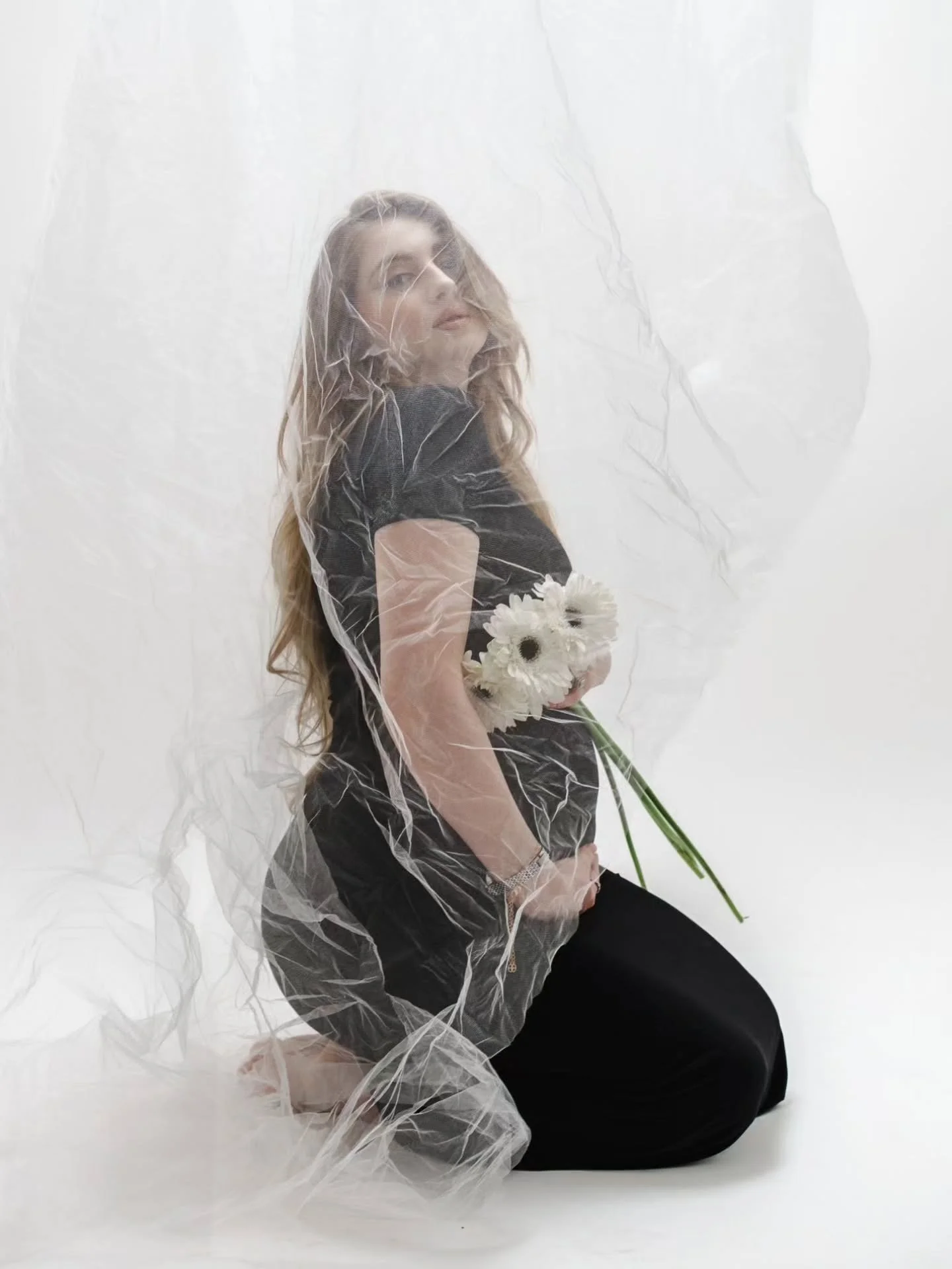 ✨ What is an Editorial Maternity Photoshoot?

It&rsquo;s more than just a portrait session &mdash; it&rsquo;s a creative, styled experience that tells your story in an artistic way. Think magazine-inspired lighting, beautiful poses, thoughtful wardro