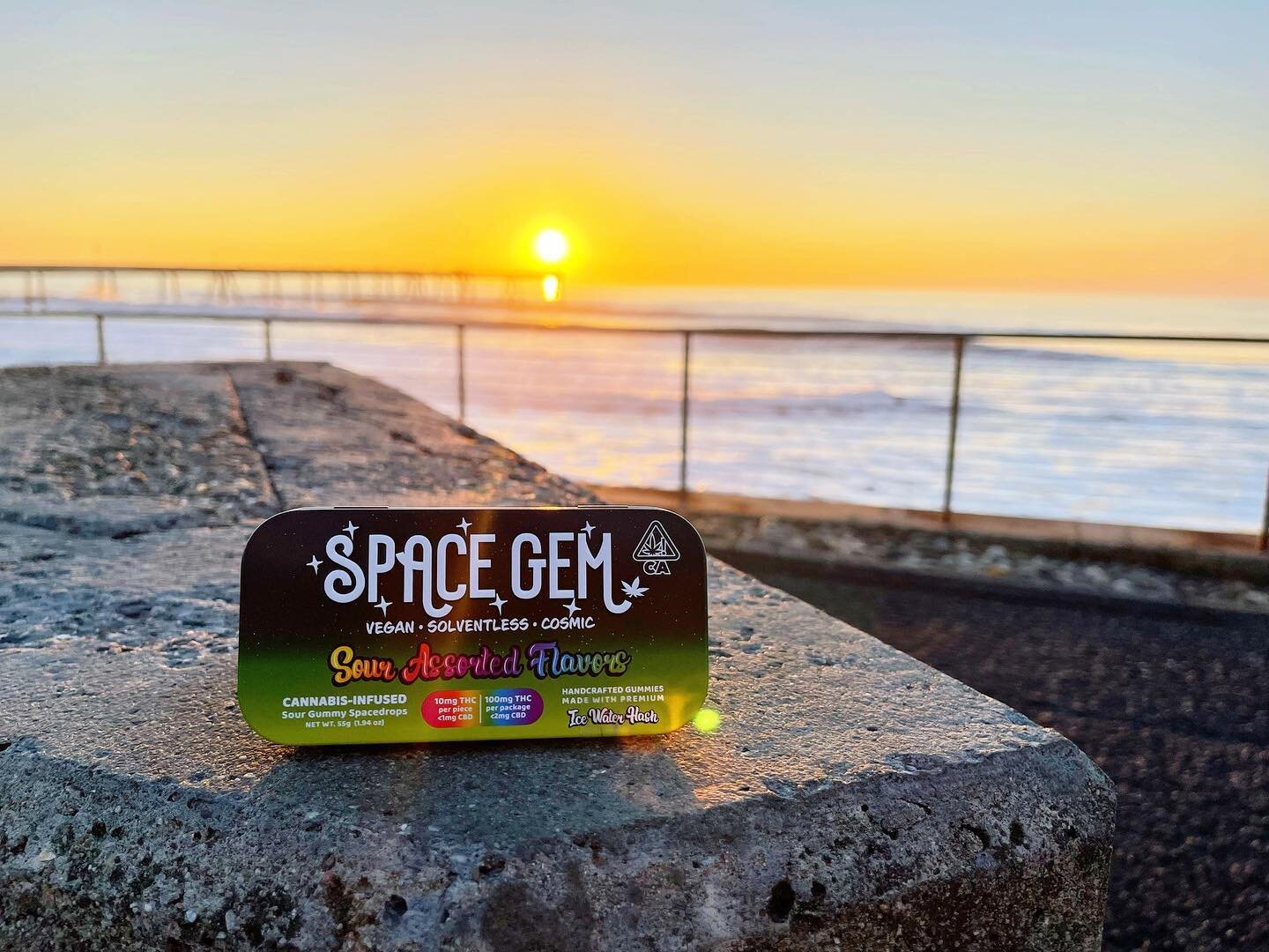 Exclusive to our Pacifica Location 🤩@space_gem_ca🤩
Made with Premium Ice Water Hash for a euphoric entourage effect like no other, in a variety of tasty flavors
🍎🍌🍓🍇🍊🫐🍋
#bloomroomdispensaries #spacegem #edible #veganedible #womenowned