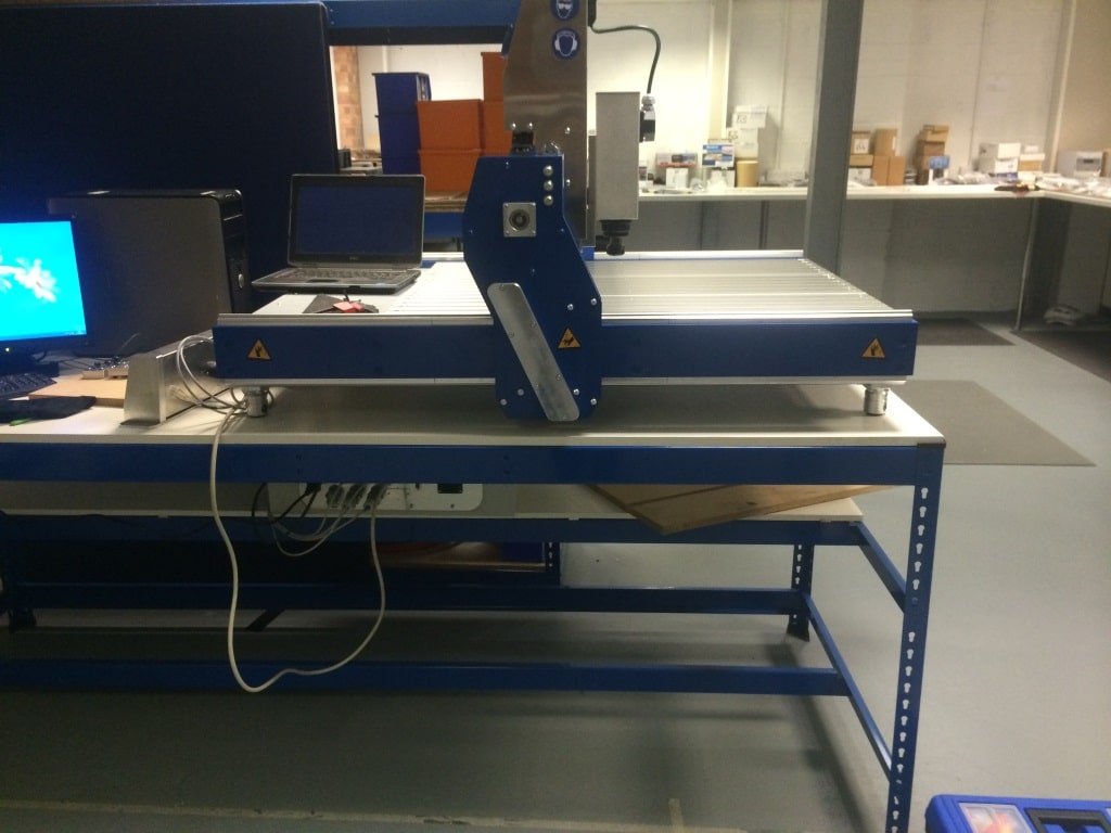 jbec-cnc-router-external-electronics-06-min.jpg