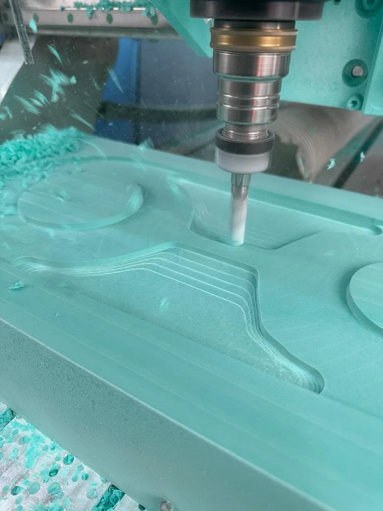 Exec-8-from-50-robotics-milling-foam-3D-epoxy-EP-700-in-action.jpg