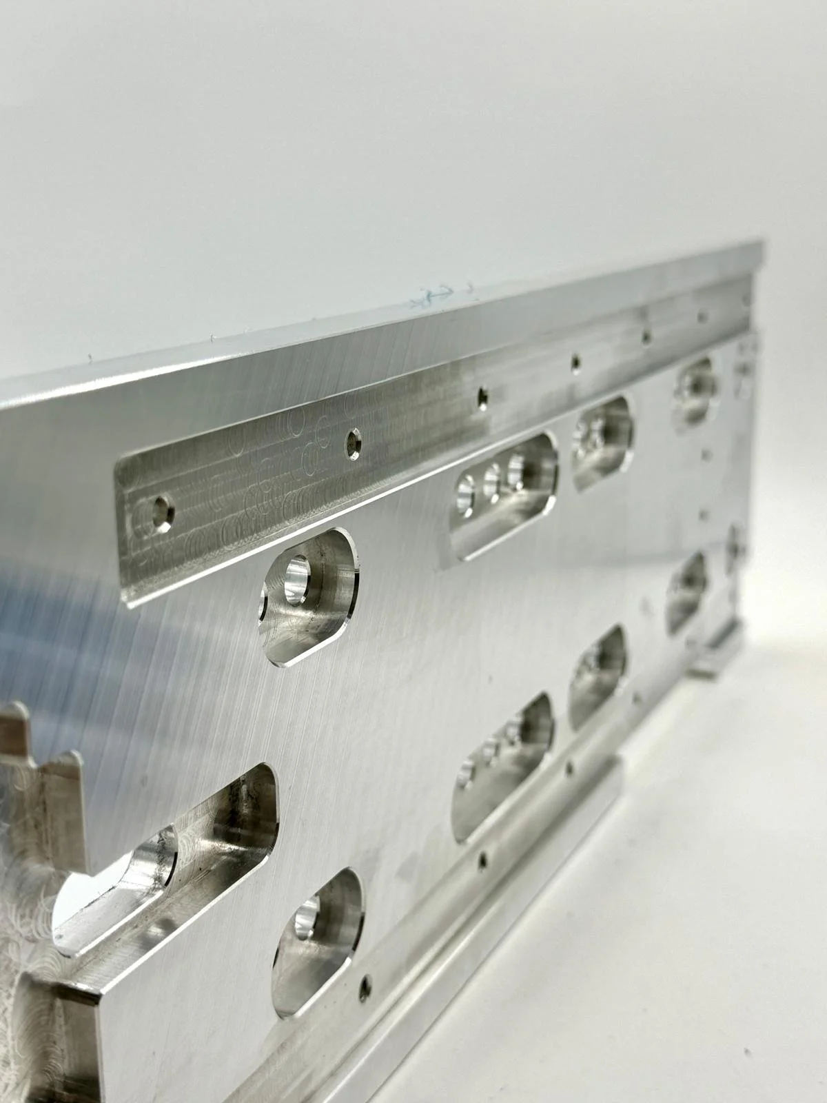 stoneycnc-pr-studios-model8-milling-aluinium-6.jpg