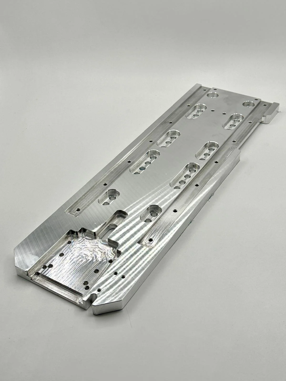 stoneycnc-pr-studios-model8-milling-aluinium-8.jpg