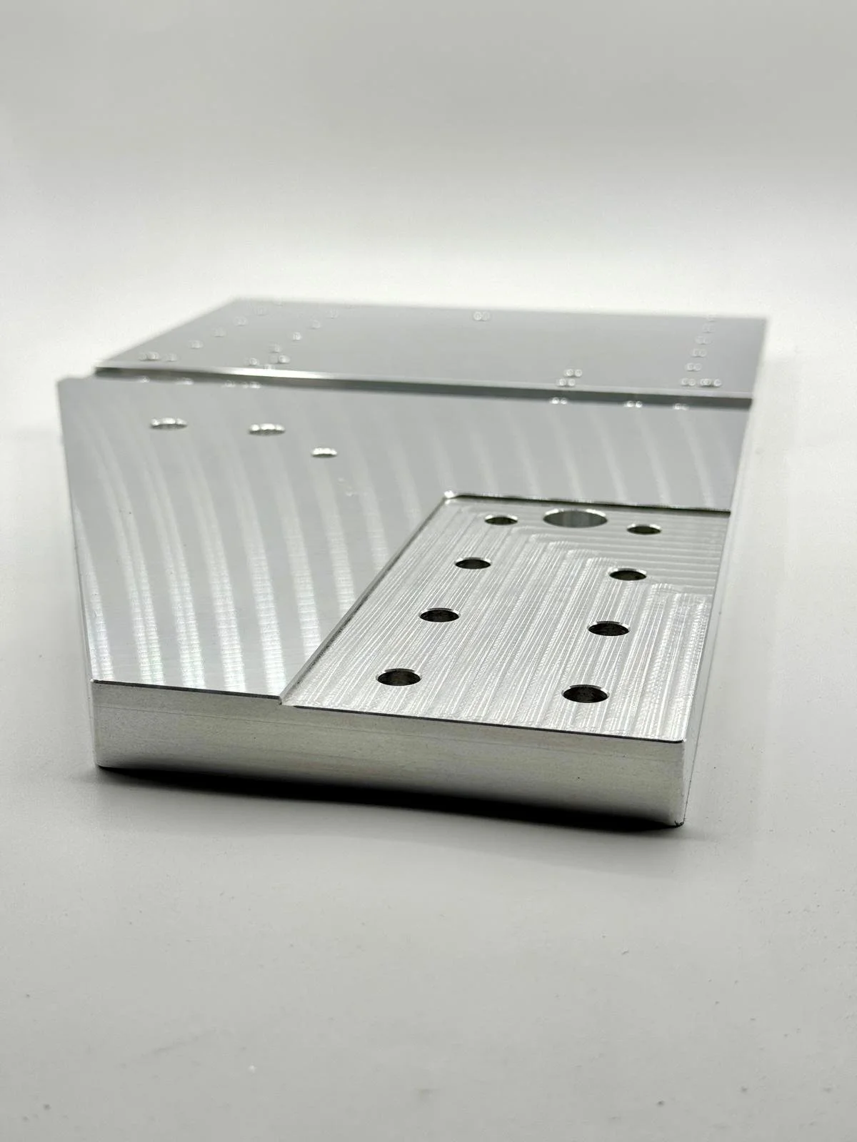 stoneycnc-pr-studios-model8-milling-aluinium-32.jpg