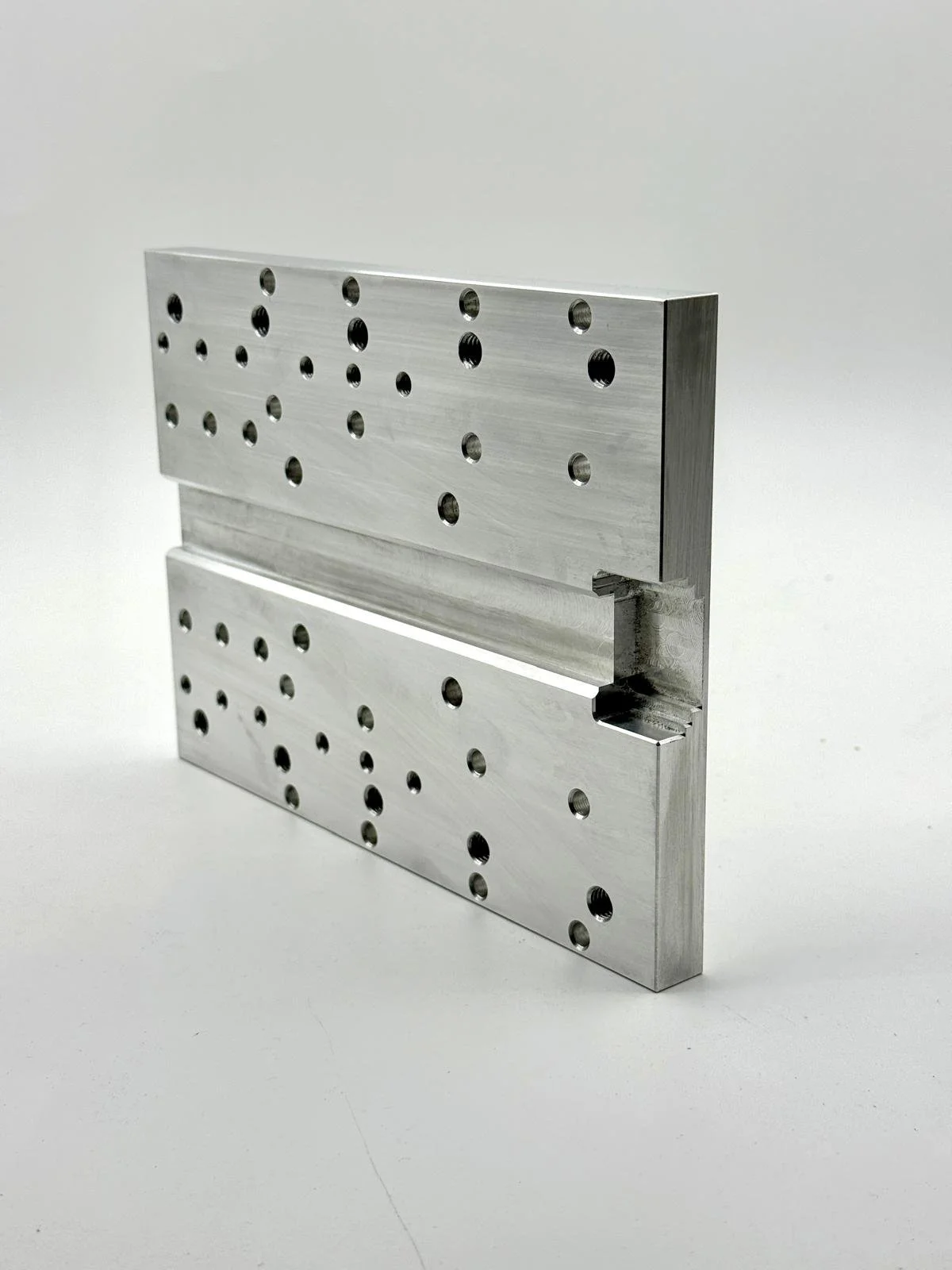stoneycnc-pr-studios-model8-milling-aluinium-40.jpg