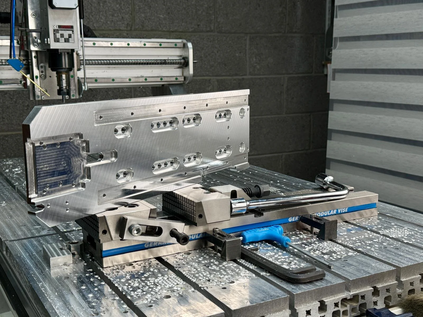 stoneycnc-pr-studios-model8-milling-aluinium-42.jpg