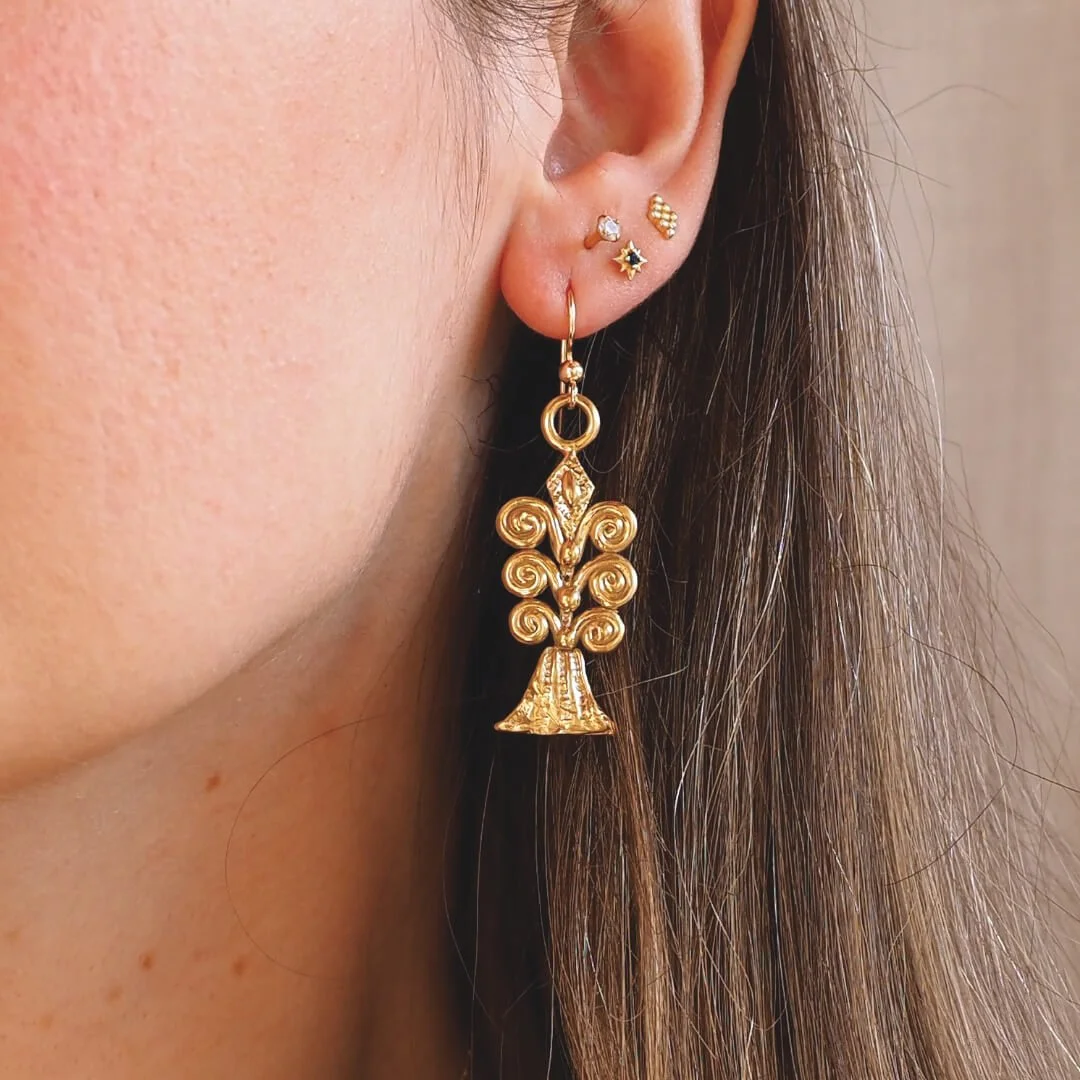 gold fish earrings maori artist jewellery.jpg