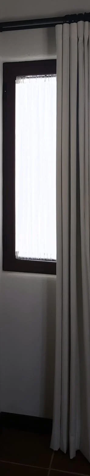 Visillos con cortina 2.jpeg