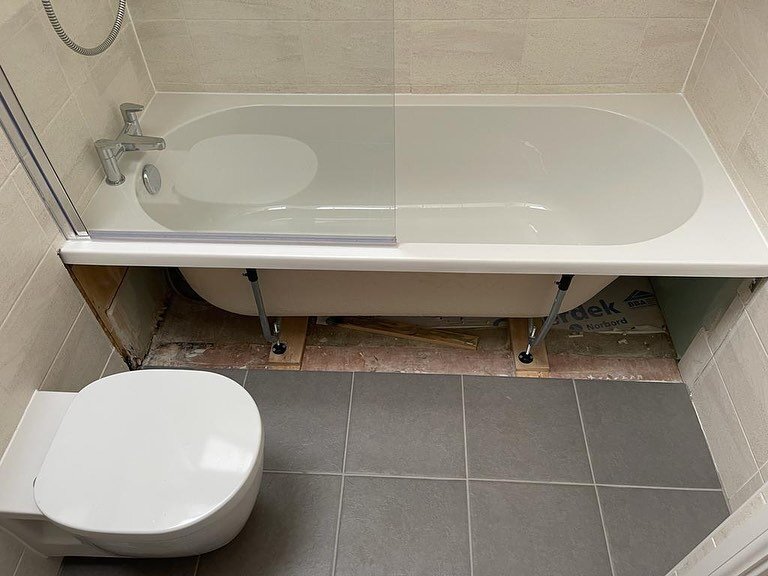 BESPOKE BATH PANEL - Our client had an issue where they couldn&rsquo;t get a bath panel to fit the gap left by the tiler. NO PROBLEM - We made and installed a Bespoke Bath Panel 🛁

#property #maintenance #eastbourne 
#eastbourne_insta #homeimproveme
