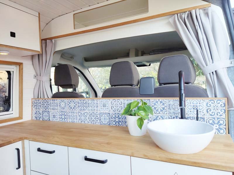 Lotte: Außen Secret - Innen Camper, individuell ausgebautes Wohnmobil in  Leipzig mieten