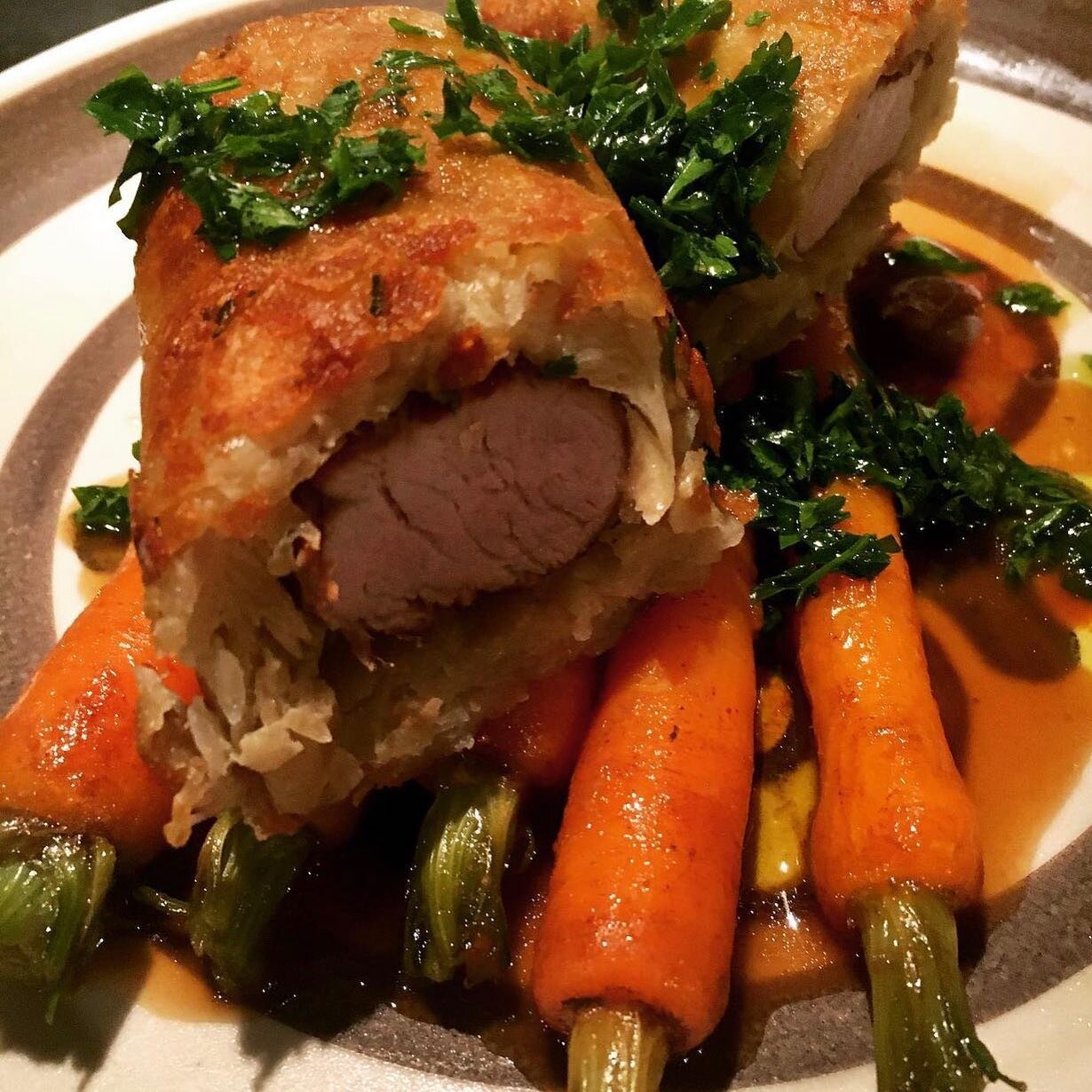 Just to warm you up a bit more our award winning pork fillet encased in potato on a bed of sweet young carrots deliciously created by @wombatbarn going to have to try this one - 💚🔥 #localproduce #regenerativefarming #pastured #wheyfed #pork #berksh