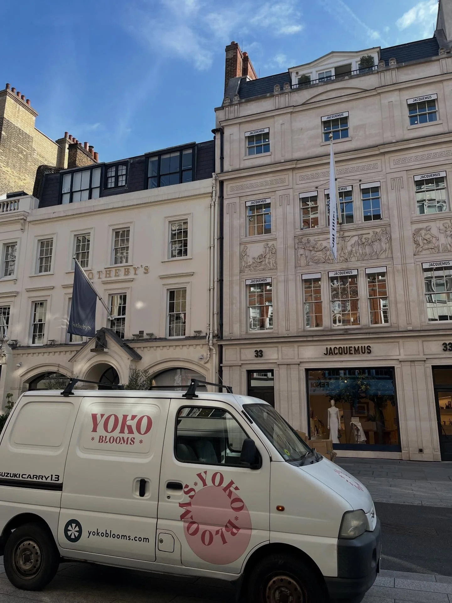 It's van appreciation day! (Okay, I just made it up) She's been my trusty sidekick since 2019 and still going strong. Small but mighty, perfect for London streets and surprisingly spacious... 

#van #floristlife #floristvan #londonflorist #suzuki #su