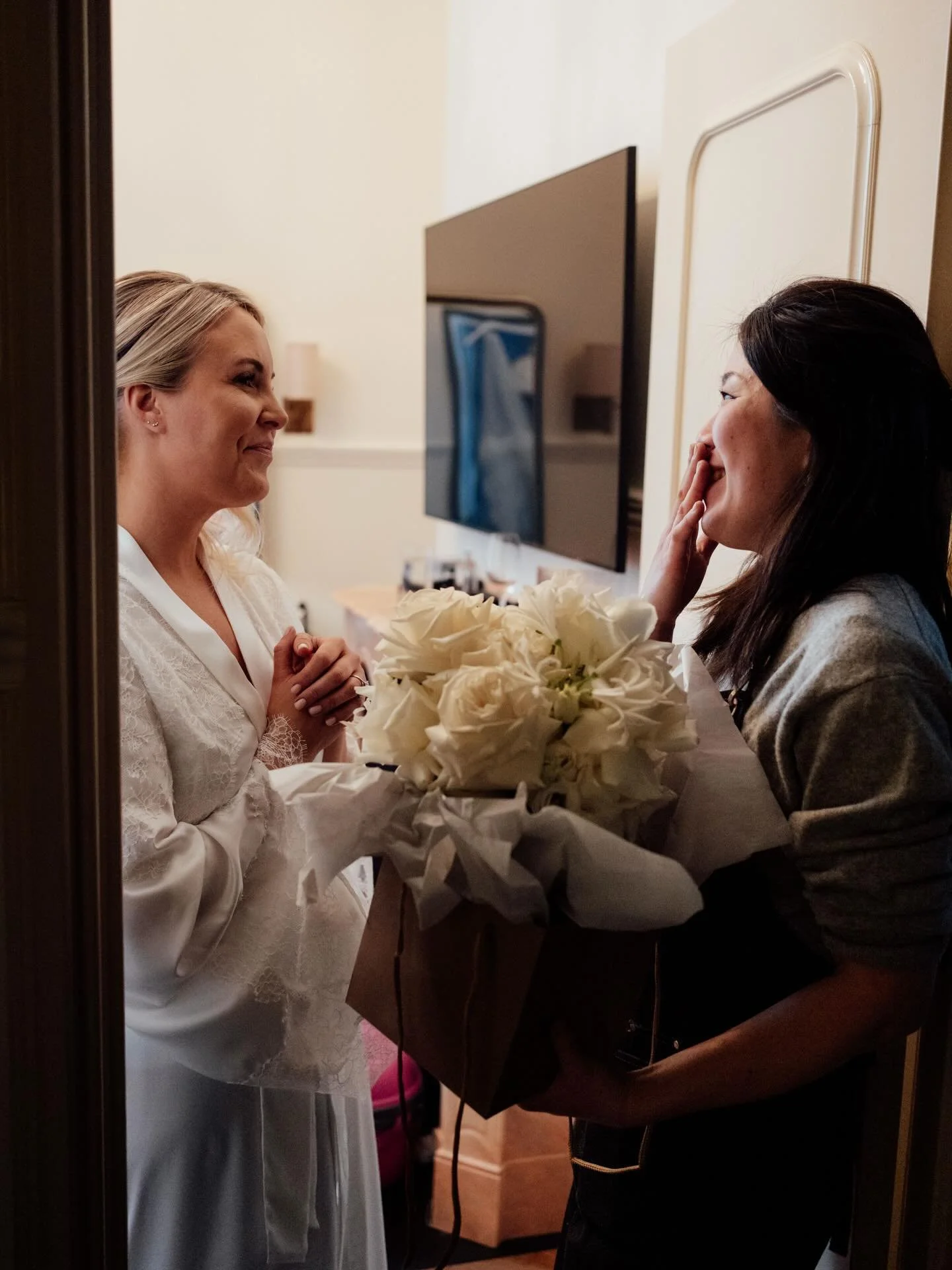 A moment like this✨
It's nerve-wracking delivering the bridal bouquet. It's the most anticipated piece for the bride, and no matter how much time I spend perfecting it, I worry: "Will she love it?" But when she does, it's an incredible feel