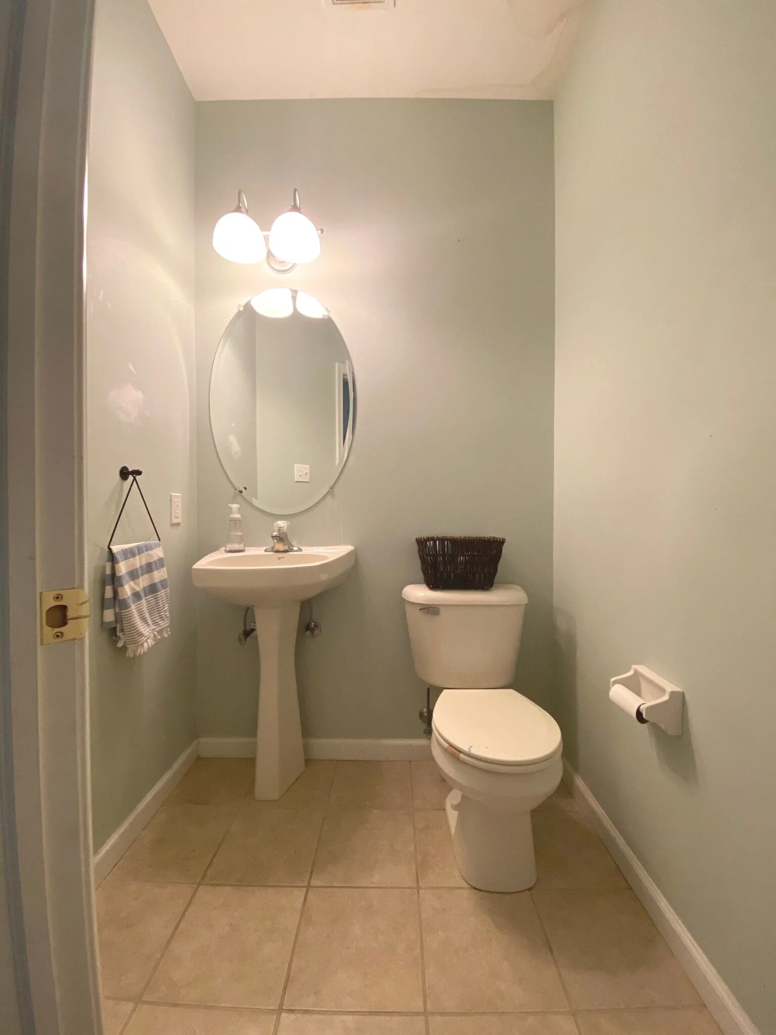 How amazing is this before? This bathroom definitely needed some updating. Not only did it feel dreary and boring, it had zero function when it came to storage and seriously lacked any character or style.