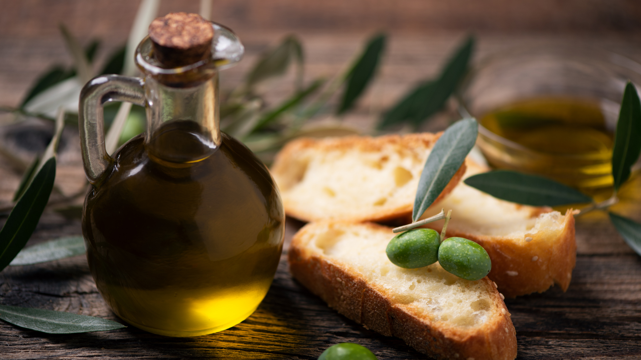 Оливковое масло с овощами. Оливковое дерево маслом. Хлеб с оливковым маслом. Высшее качество оливкового масла. Оливковое масло для мяса.