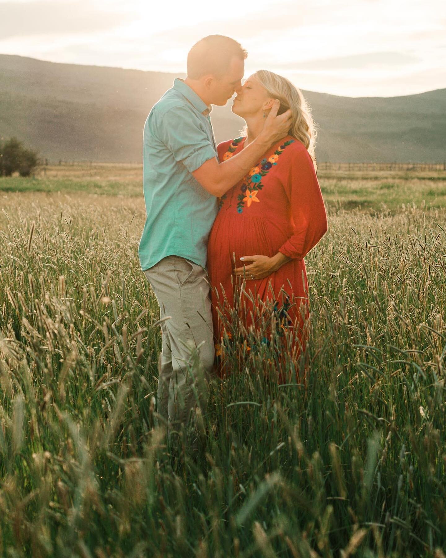 This was one of my favorites from our session. I love catching the moments which show how much love couples have for one another. Zoey is so lucky to have such wonderful parents. #sharalouderphotography #lifeisbeutiful #maternityphotography #summitco