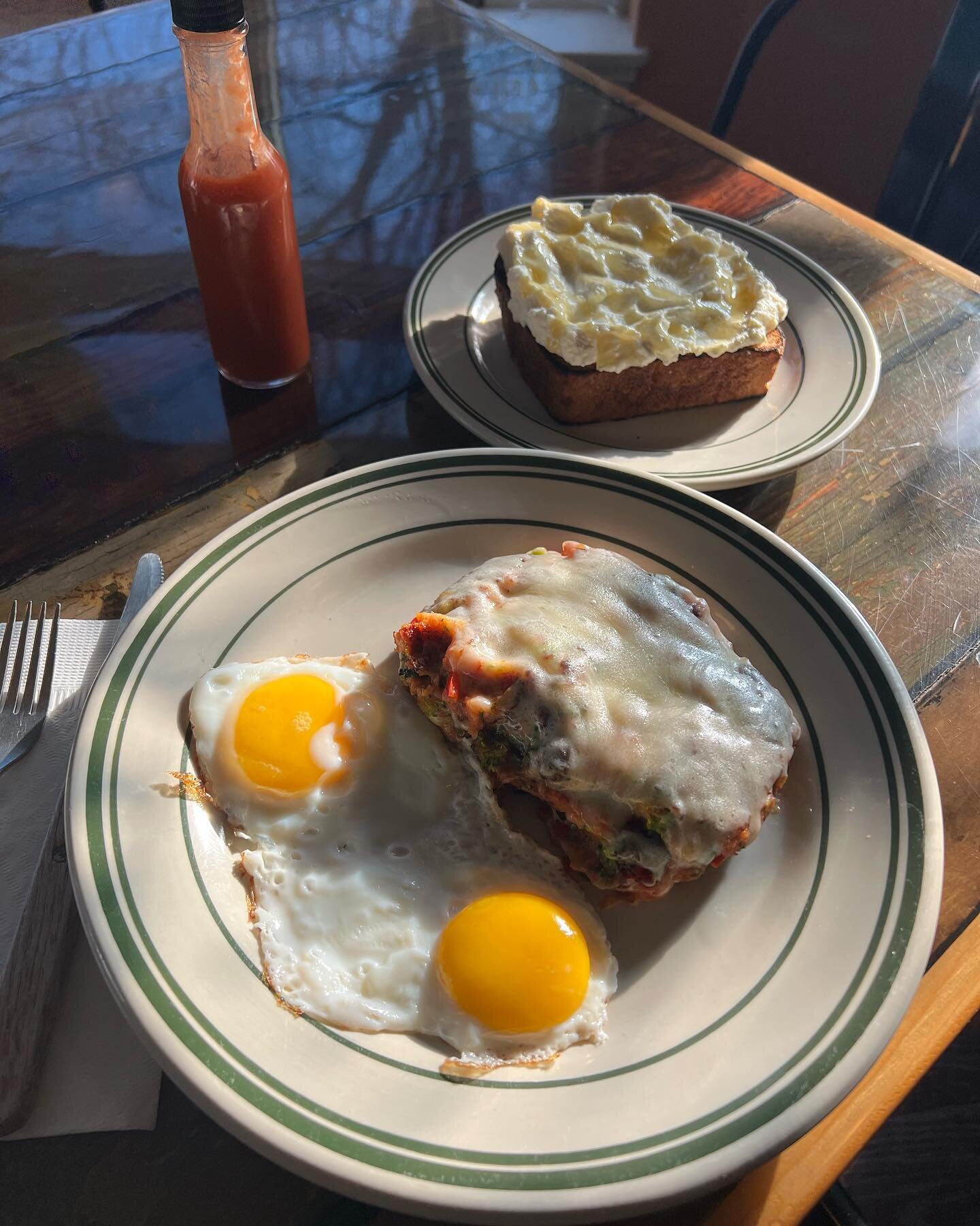 Chourico, broccoli and cheddar cheeze hash with a side of ricotta toast because yes. And because we&rsquo;re open on Tuesdays again. Order up on the Specials tab 😇